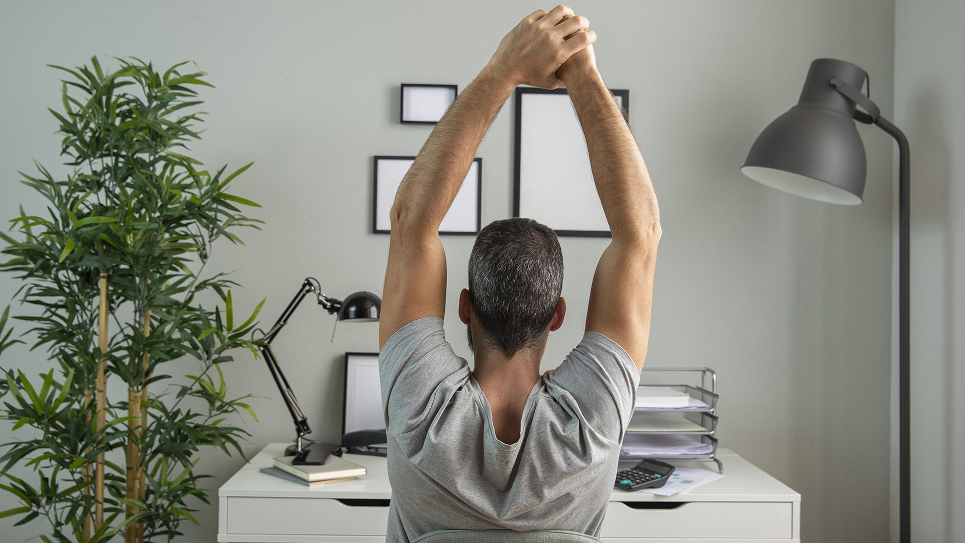 ফিট থাকতে অফিসেই করুন ৩ মিনিটে ৭ ব্যায়াম