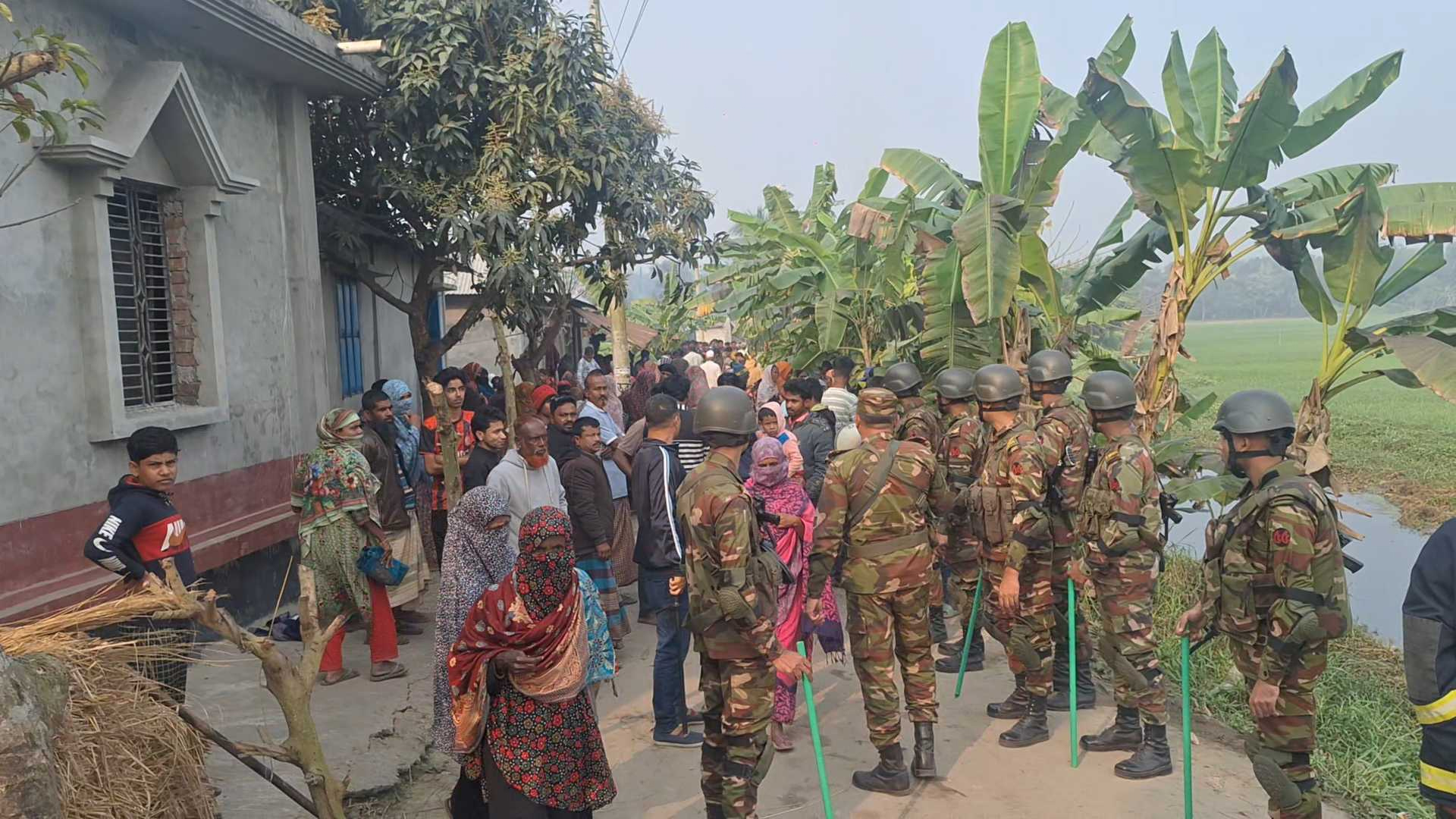 নড়াইলে দুপক্ষের রক্তক্ষয়ী সংঘর্ষ, বাবা-ছেলেসহ নিহত ৪