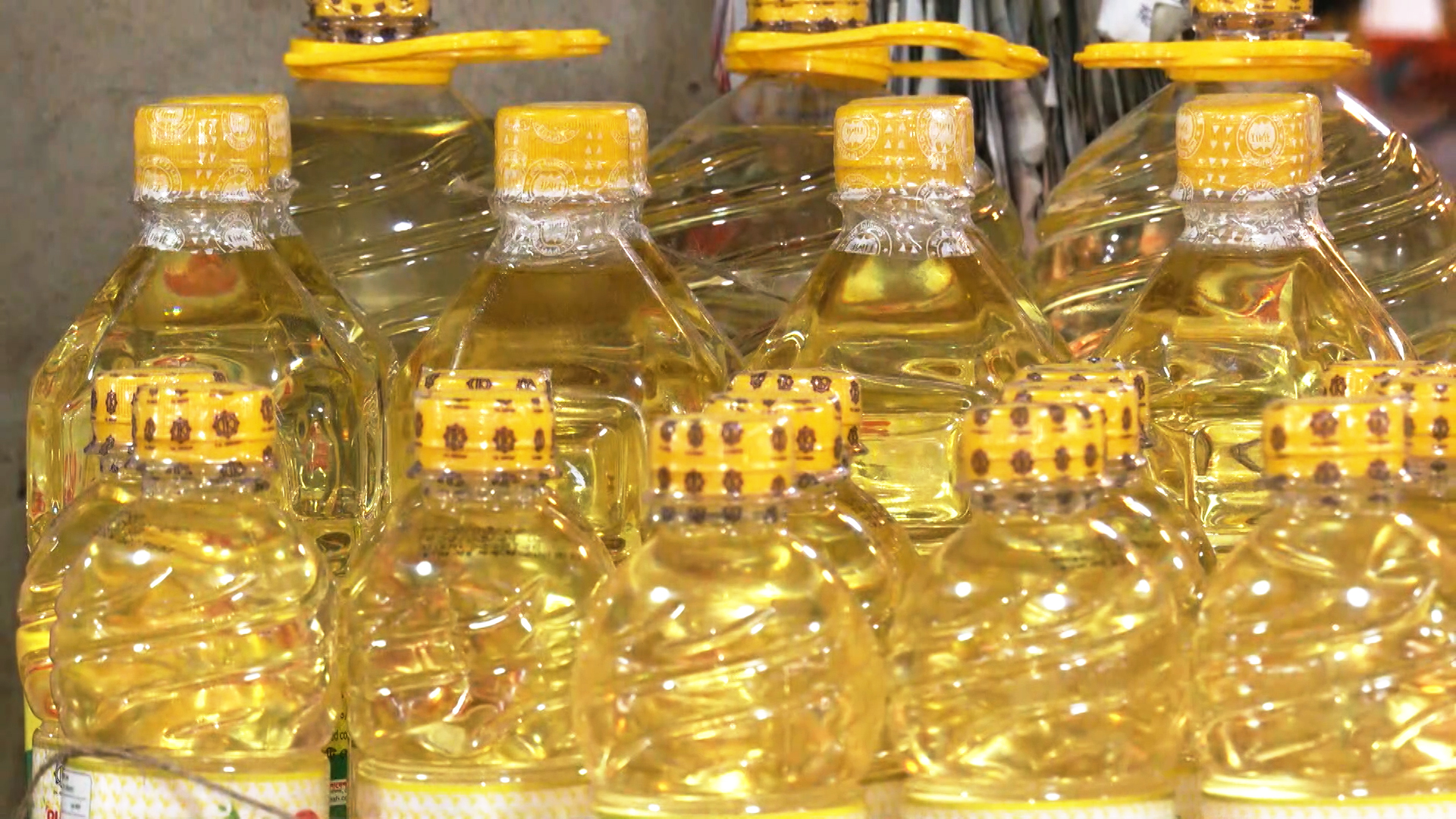 রাজধানীতে ভোজ্যতেলের তীব্র সংকট