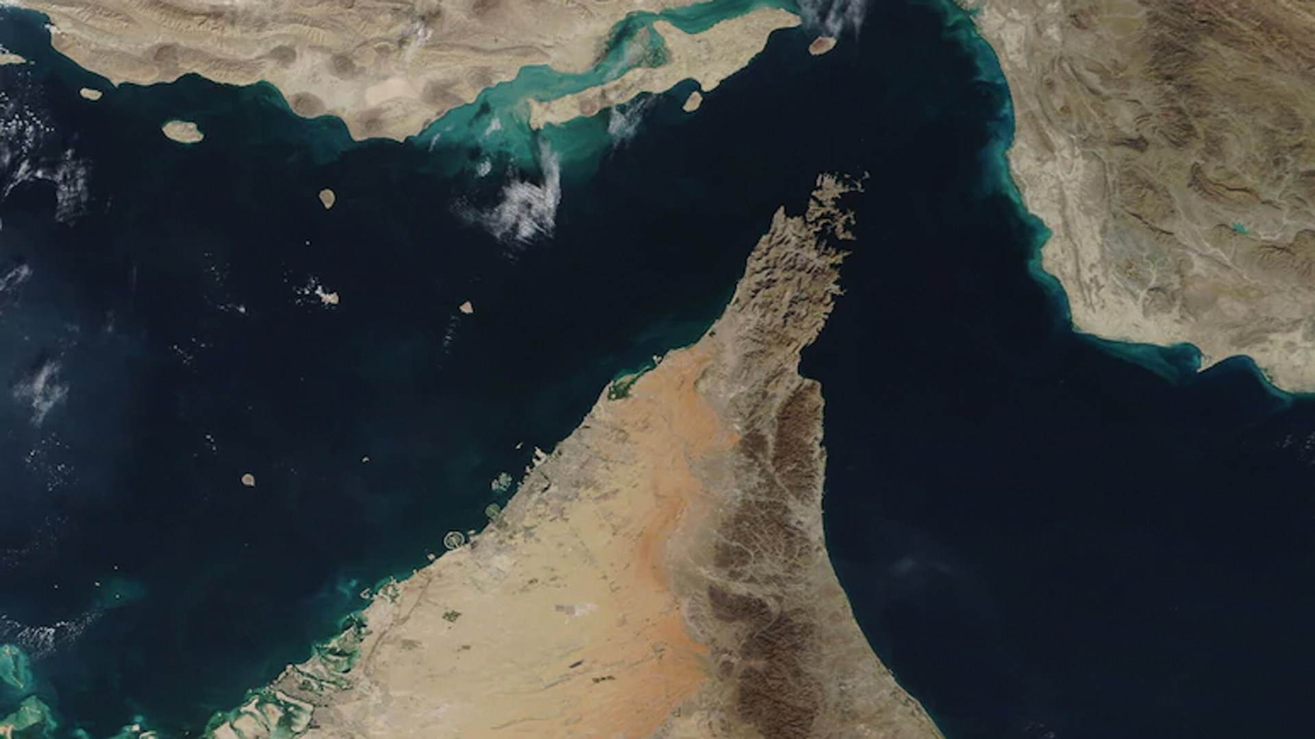 হরমুজ প্রণালীতে নিজেদের পাতা মাইন খুঁজে পাচ্ছে না ইরান, দাবি যুক্তরাষ্ট্রের