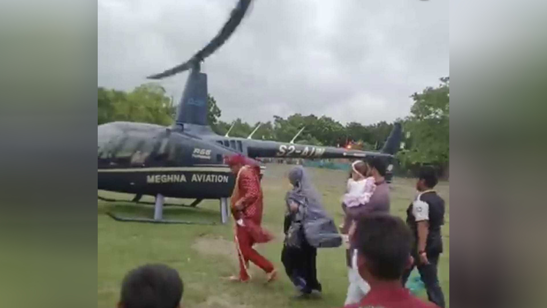 হেলিকপ্টারে চড়ে স্ত্রীকে তুলে আনলেন সাকিব