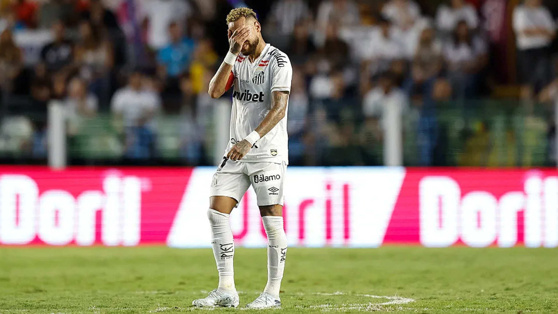 সান্তোসের হারে দুয়ো শুনলেন নেইমার, ম্যাচশেষে জড়ালেন বিতর্কে