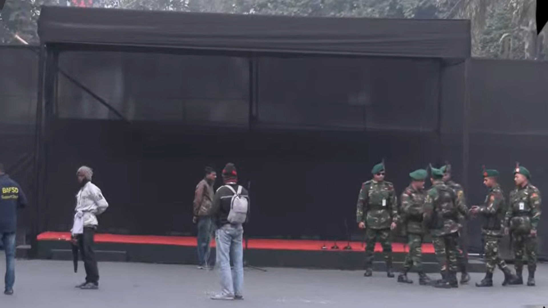 মানিক মিয়া অ্যাভিনিউজুড়ে বেগম জিয়ার জানাজার প্রস্তুতি