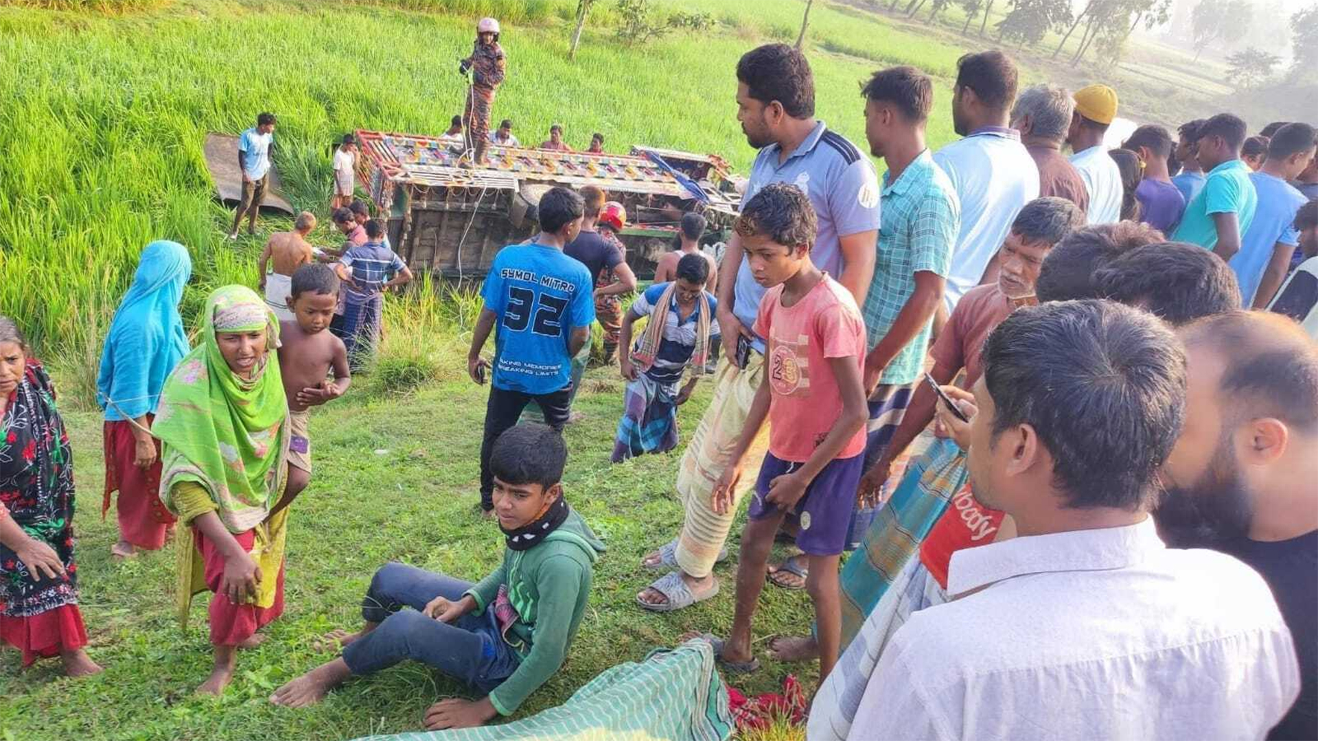 নওগাঁয় ভটভটির সঙ্গে মোটরসাইকেলের সংঘর্ষে ২ নিহত, ৪ আহত