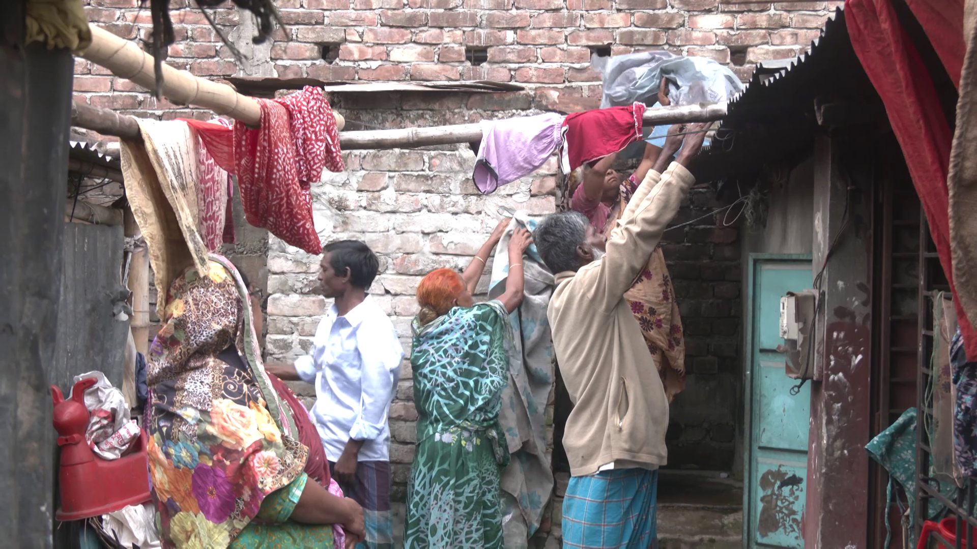 জীবনটা শহুরে তবে তাদের বেঁচে থাকা যেন কীটের মত