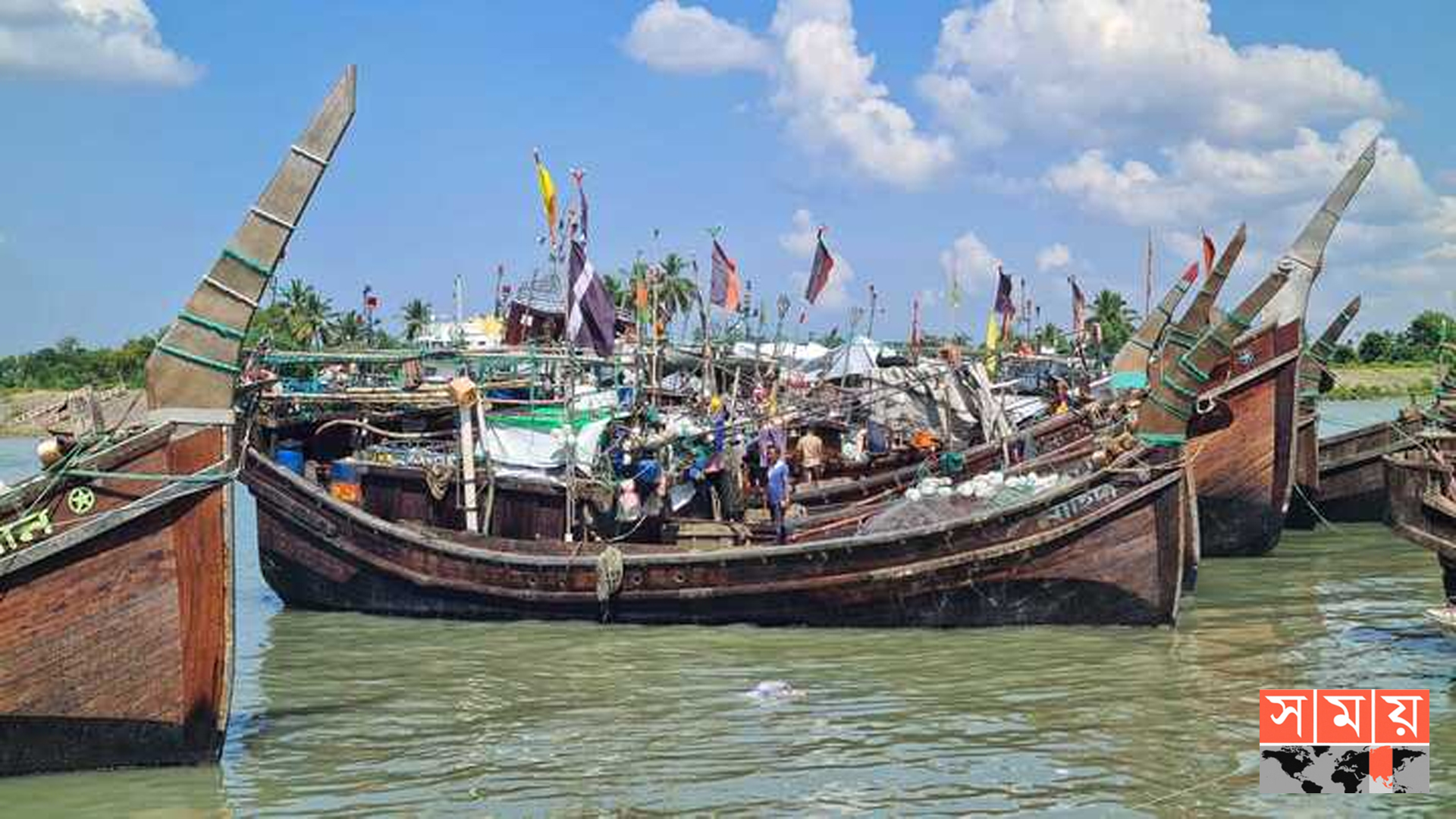 নিষেধাজ্ঞা শেষে ‘মোন্থা’র ছোবল, নতুন বিপদে জেলেরা