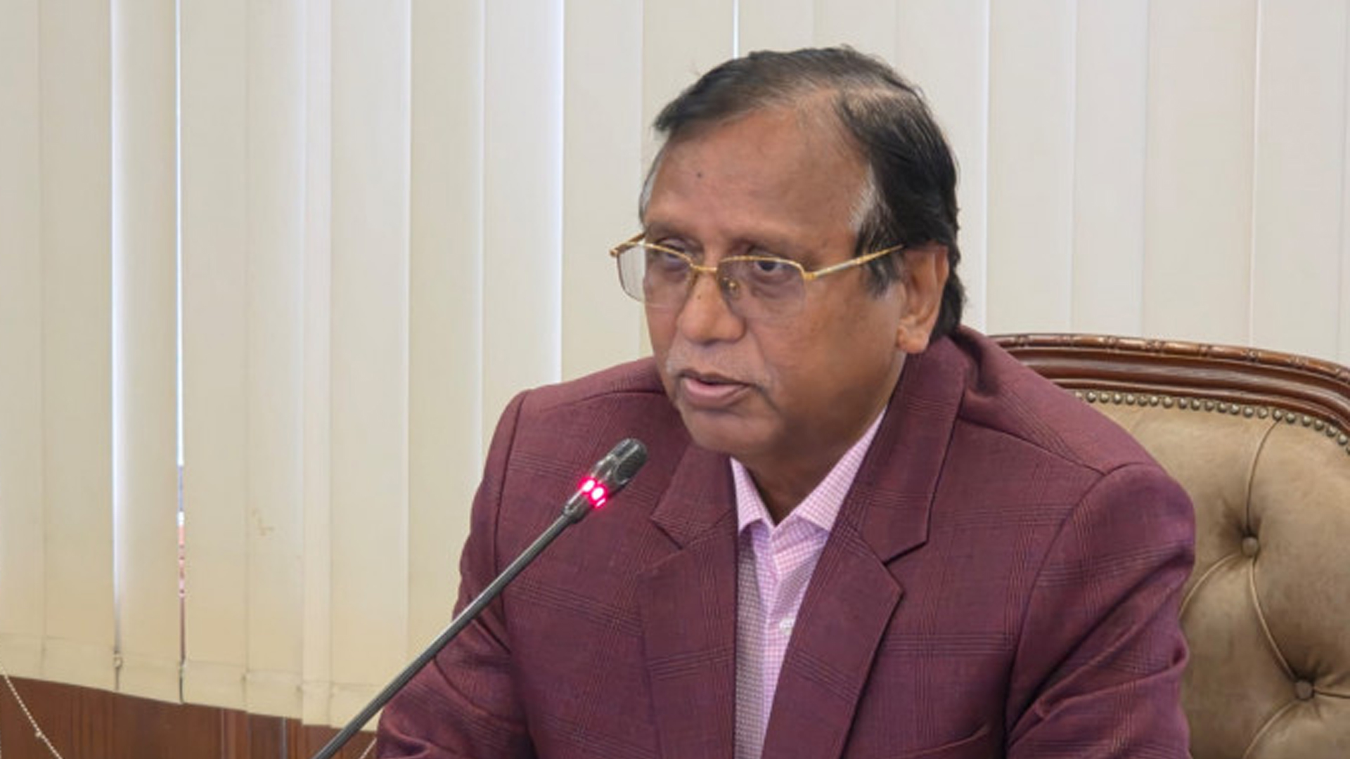 ফুটপাতের ব্যবসায়ীদের লাইসেন্স দেবে সরকার: ডিএসসিসি প্রশাসক