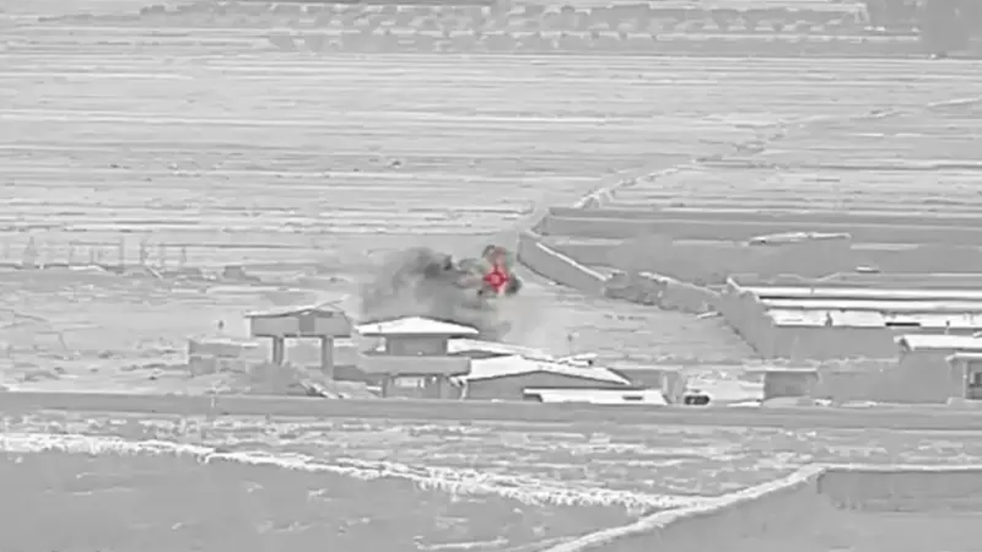 সীমান্তে ভারী অস্ত্র মোতায়েন শুরু করেছে আফগানিস্তান, ১৯ সীমান্ত চৌকি দখল করল পাকিস্তান