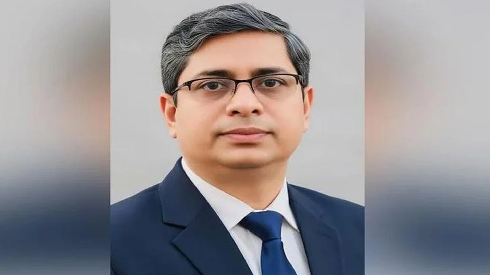 ঝটিকা সফরে অধিদফতরে প্রতিমন্ত্রী শাহে আলম