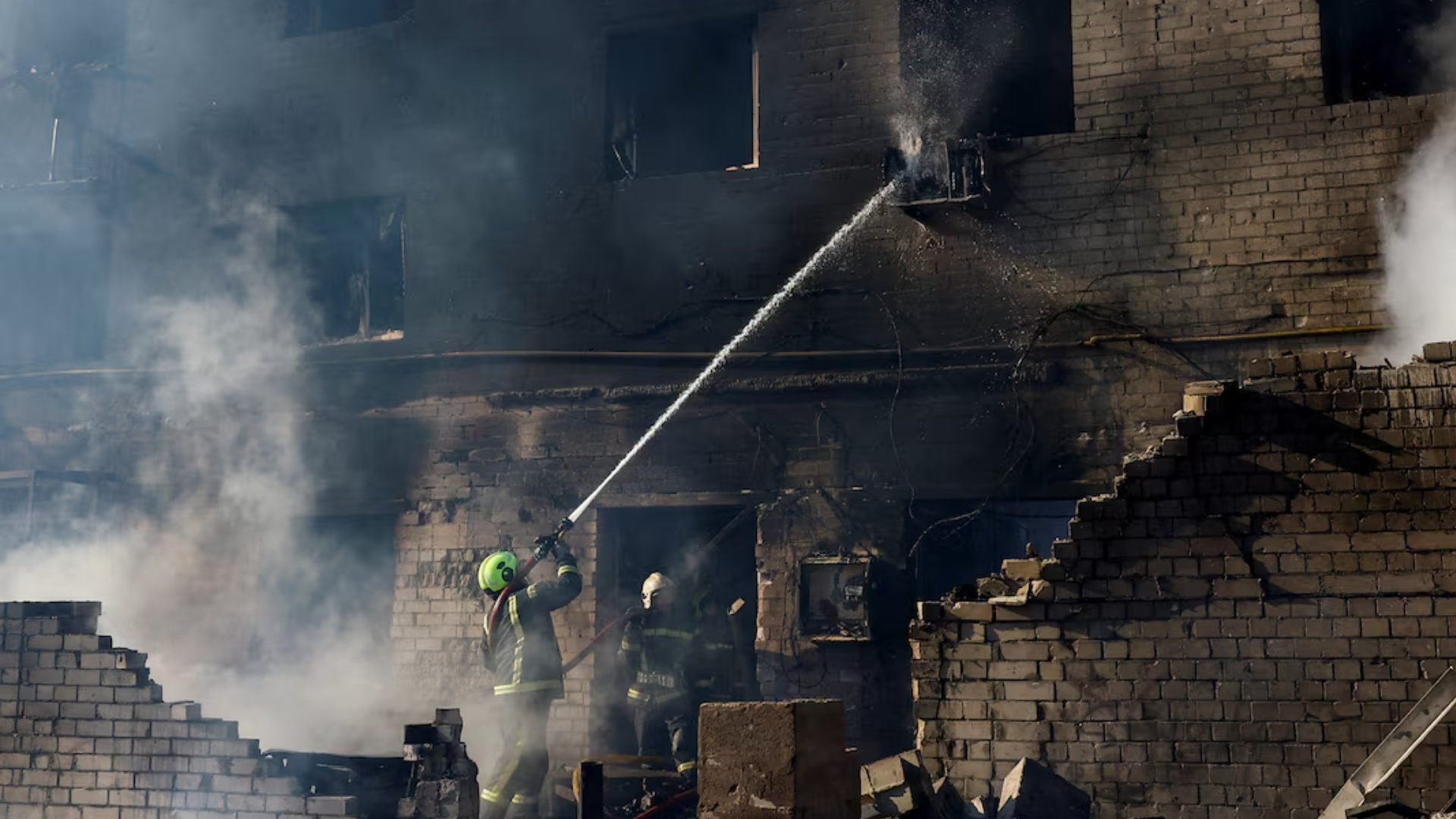 ইউক্রেনে বড় ধরনের ক্ষেপণাস্ত্র ও ড্রোন হামলা রাশিয়ার