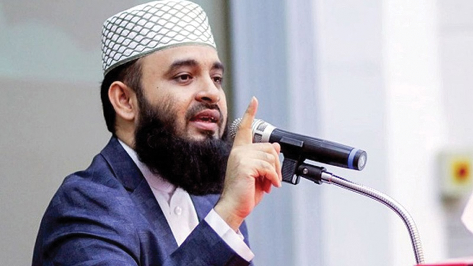 ‘হিটলারের প্রশংসা’ করে বক্তৃতা, আজহারীর ভিসা বাতিল করল অস্ট্রেলিয়া