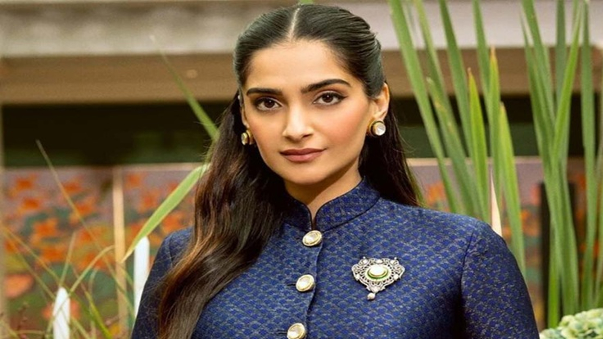 দ্বিতীয় সন্তানের ছবি প্রকাশ্যে আনলেন সোনম কাপুর