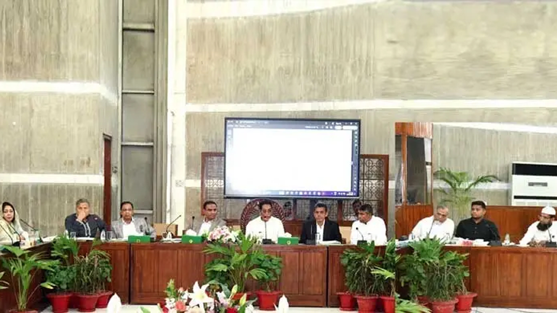 ‘বালিশ বা ছাগল কাণ্ড’ যেন আর না ঘটে, সংসদীয় কমিটির কড়া হুঁশিয়ারি