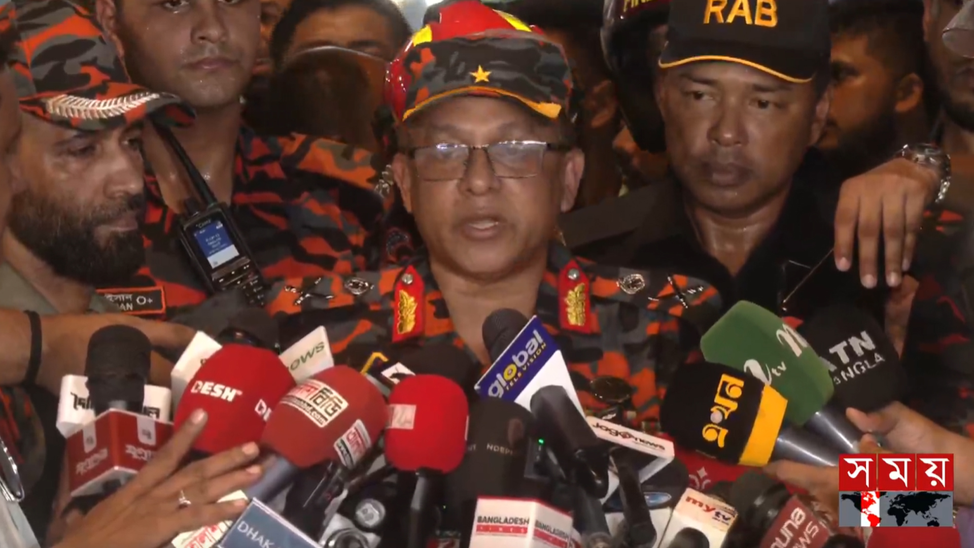 ভেতরে খুপরি ঘর, তাই আগুন নেভাতে সমস্যা হয়েছে: ফায়ার সার্ভিসের ডিজি