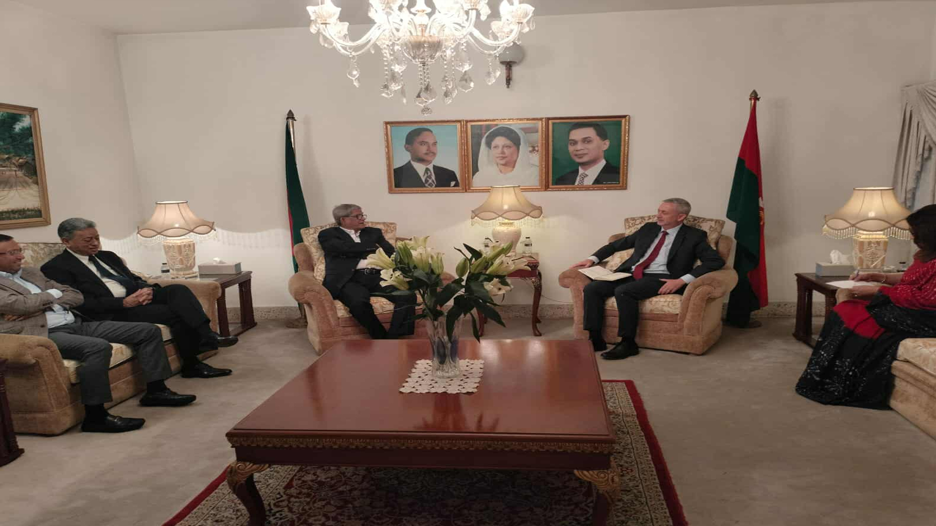 গুলশানে মির্জা ফখরুলের সাথে ইইউ রাষ্ট্রদূত মিলারের সাক্ষাৎ