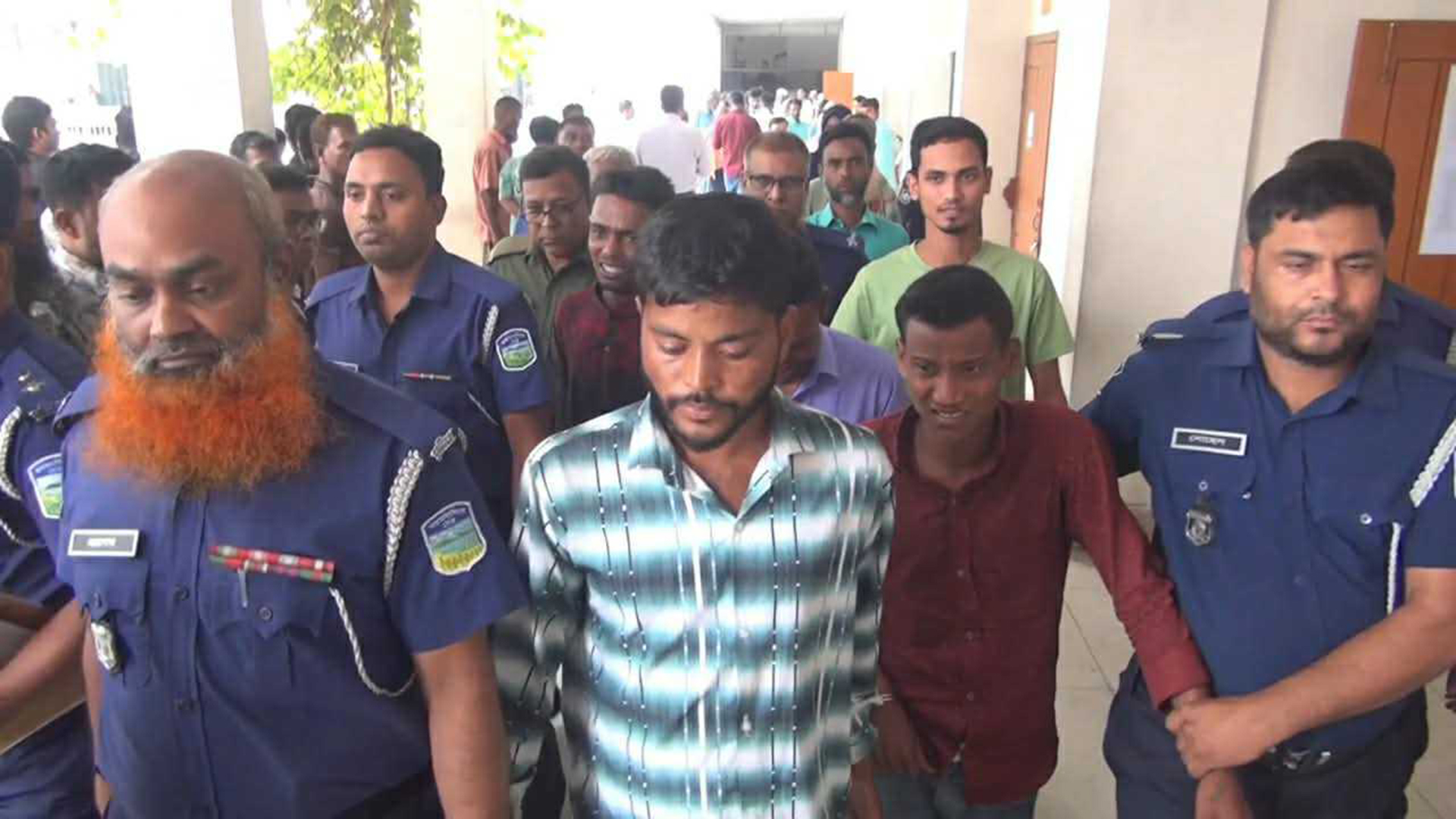 বিয়ের আশ্বাসে ছাত্রীকে ডেকে নিয়ে দলবদ্ধ ধর্ষণে ৩ যুবকের মৃত্যুদণ্ড