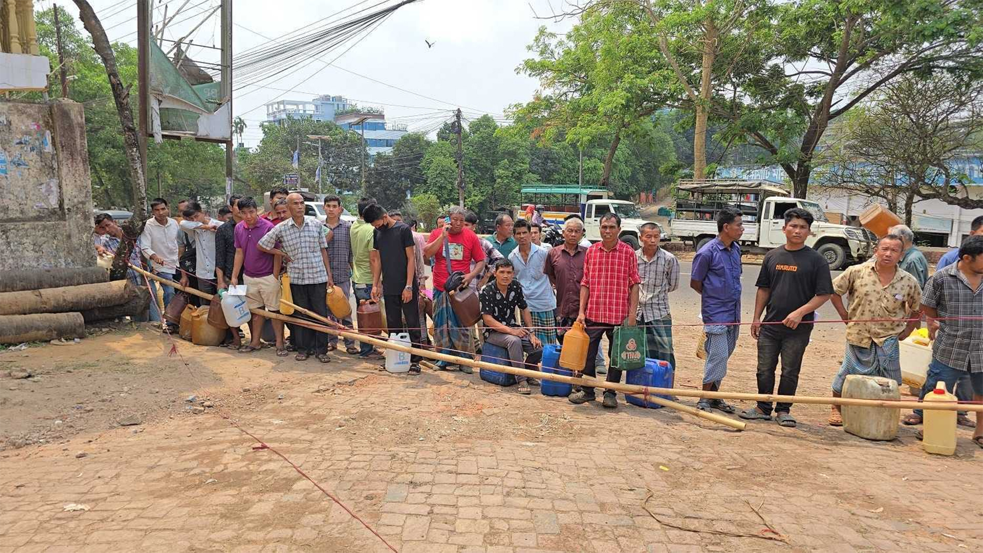 রাঙ্গামাটিতে তেল মিলছে না, মাঠে মরে যাচ্ছে ধানের চারা