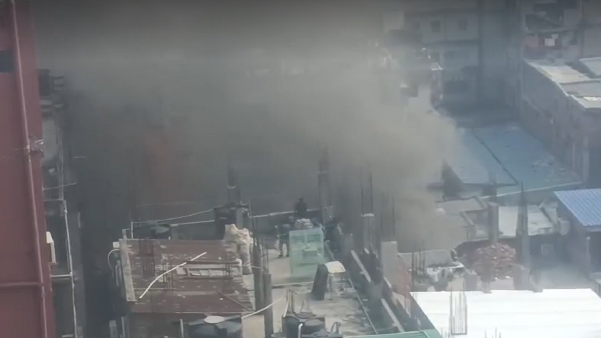 রাজধানীর হাতিরপুলে বাসায় আগুন