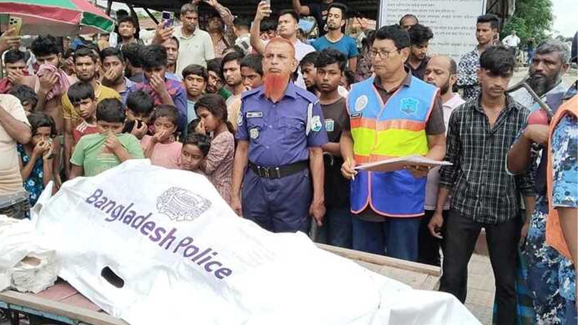 কীর্তনখোলা নদীতে ভেসে উঠল অজ্ঞাতপরিচয় ব্যক্তির মরদেহ