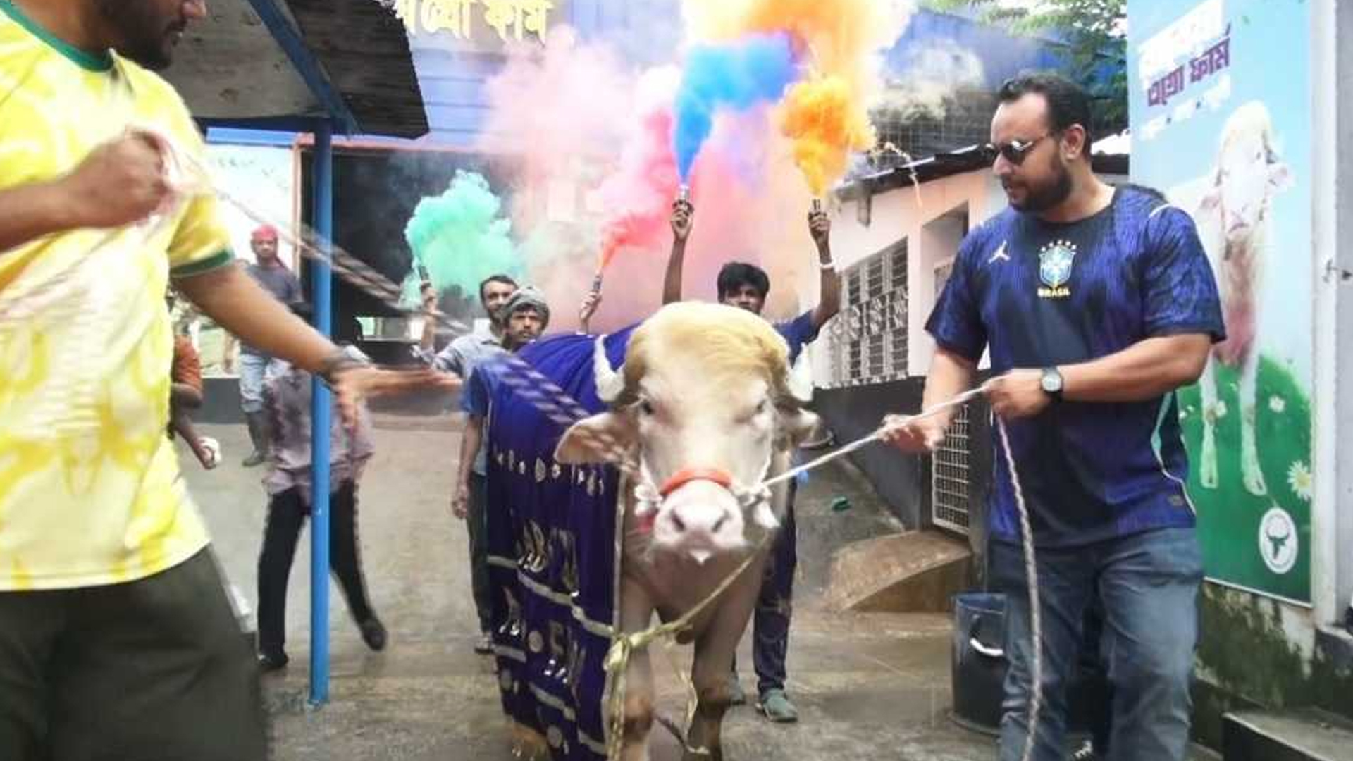 বিশ্বজুড়ে আলোচিত ‘ডোনাল্ড ট্রাম্প’ এর রাজকীয় বিদায় দিলেন মালিক