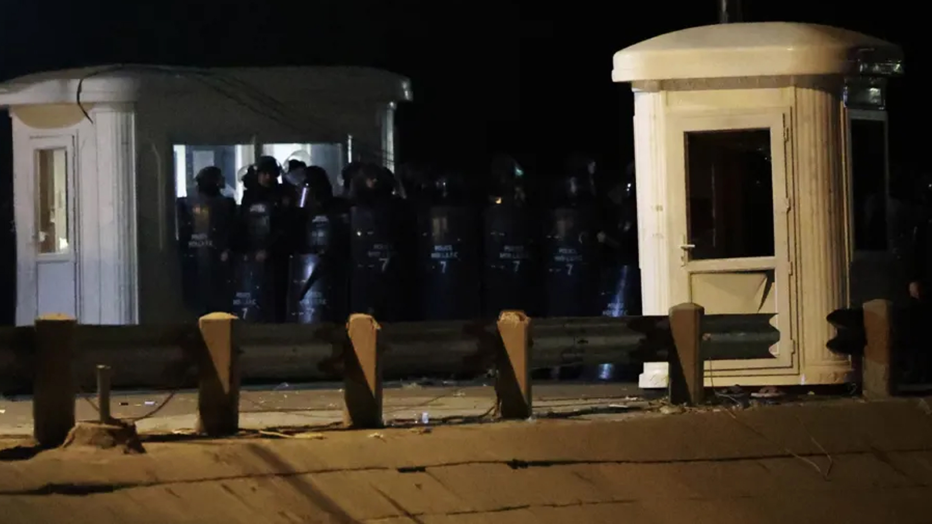 ইরাকে মার্কিন দূতাবাসে ক্ষেপণাস্ত্র হামলা, আকাশে ধোঁয়ার কুণ্ডলী