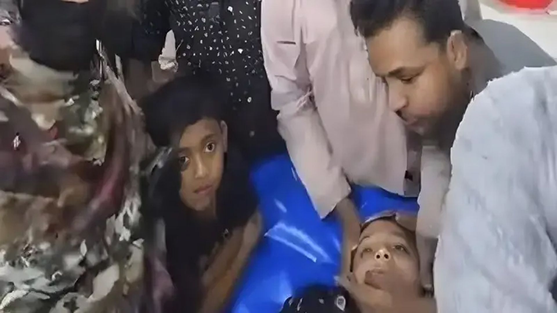 পটুয়াখালীতে লঞ্চ-পন্টুনের মাঝখানে পড়ে কিশোরের পা প্রায় বিচ্ছিন্ন