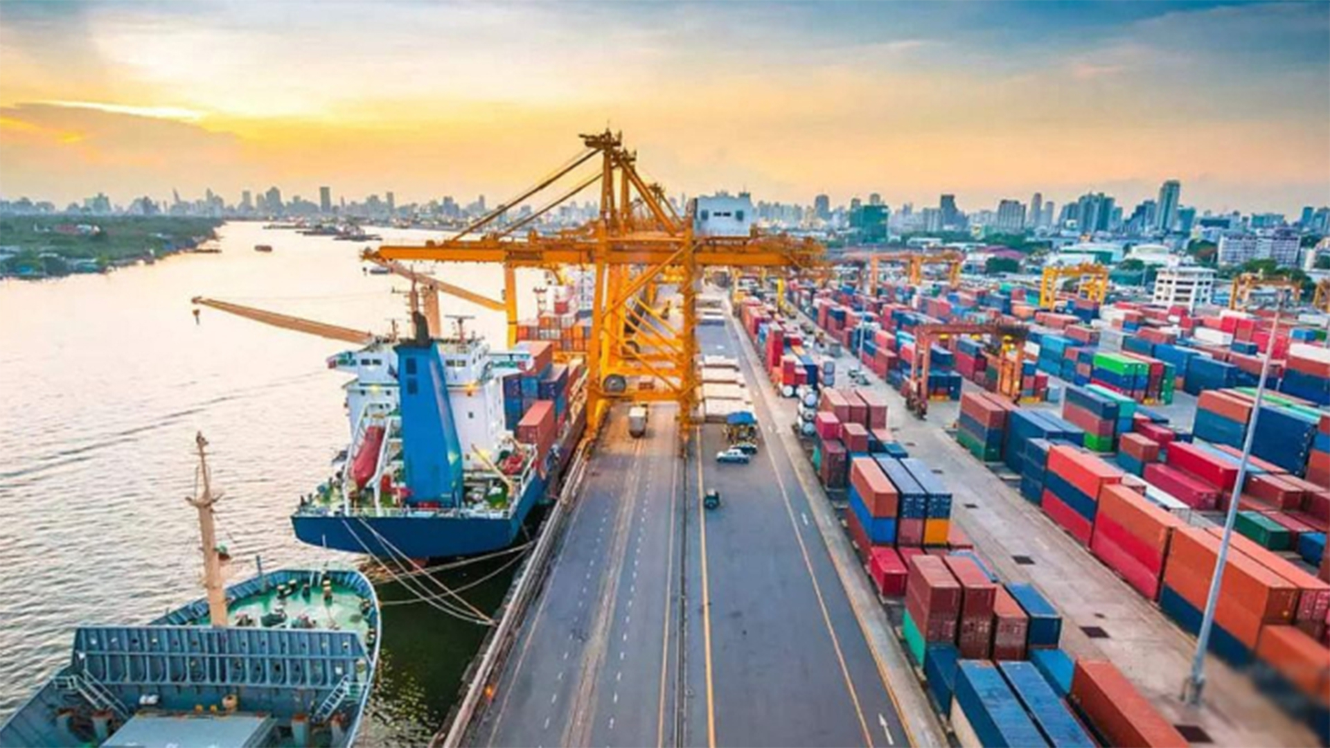 জ্বালানি সরবরাহ নিশ্চিতে চট্টগ্রাম বন্দরে অগ্রাধিকার ভিত্তিতে বার্থিং সুবিধা