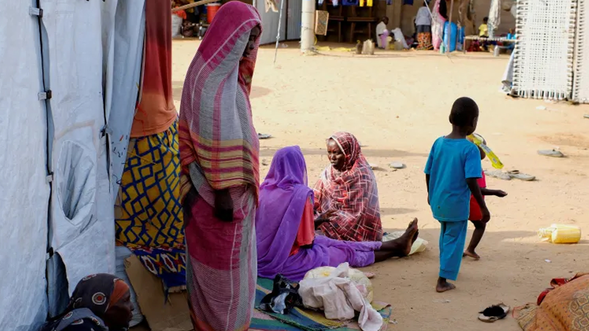 ‘গণহত্যার’ প্রমাণ লুকাতে লাশ পোড়াচ্ছে আরএসএফ!