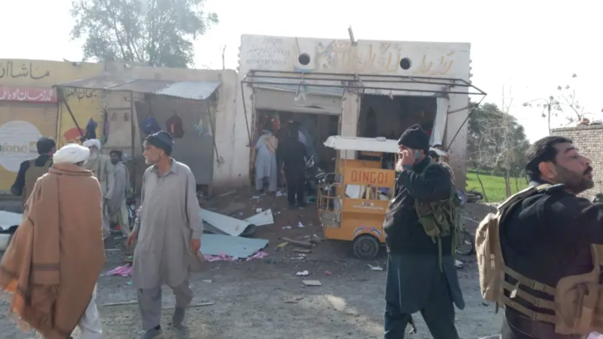 পাকিস্তানে পুলিশ স্টেশনের কাছে শক্তিশালী বিস্ফোরণ, বহু হতাহত