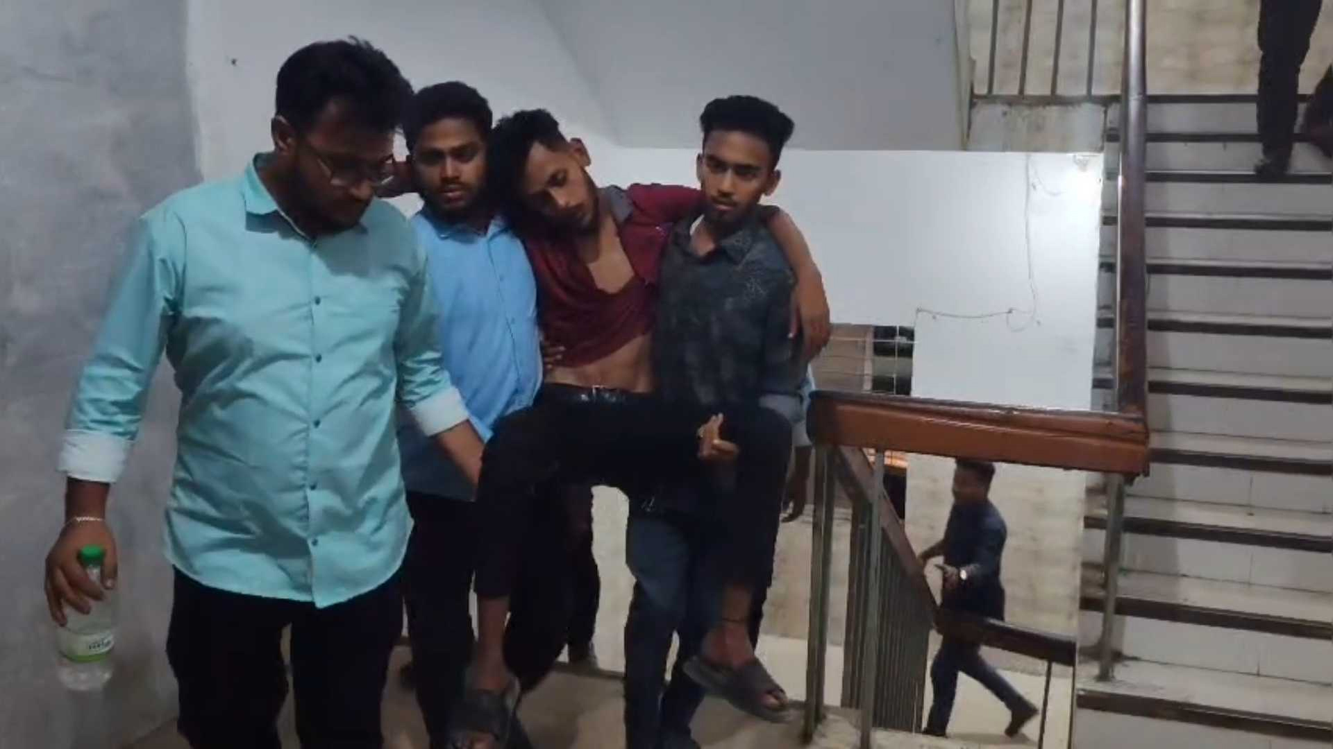 লক্ষ্মীপুরে পাম্পে হামলার শিকার সময় টিভির চিত্র সাংবাদিক