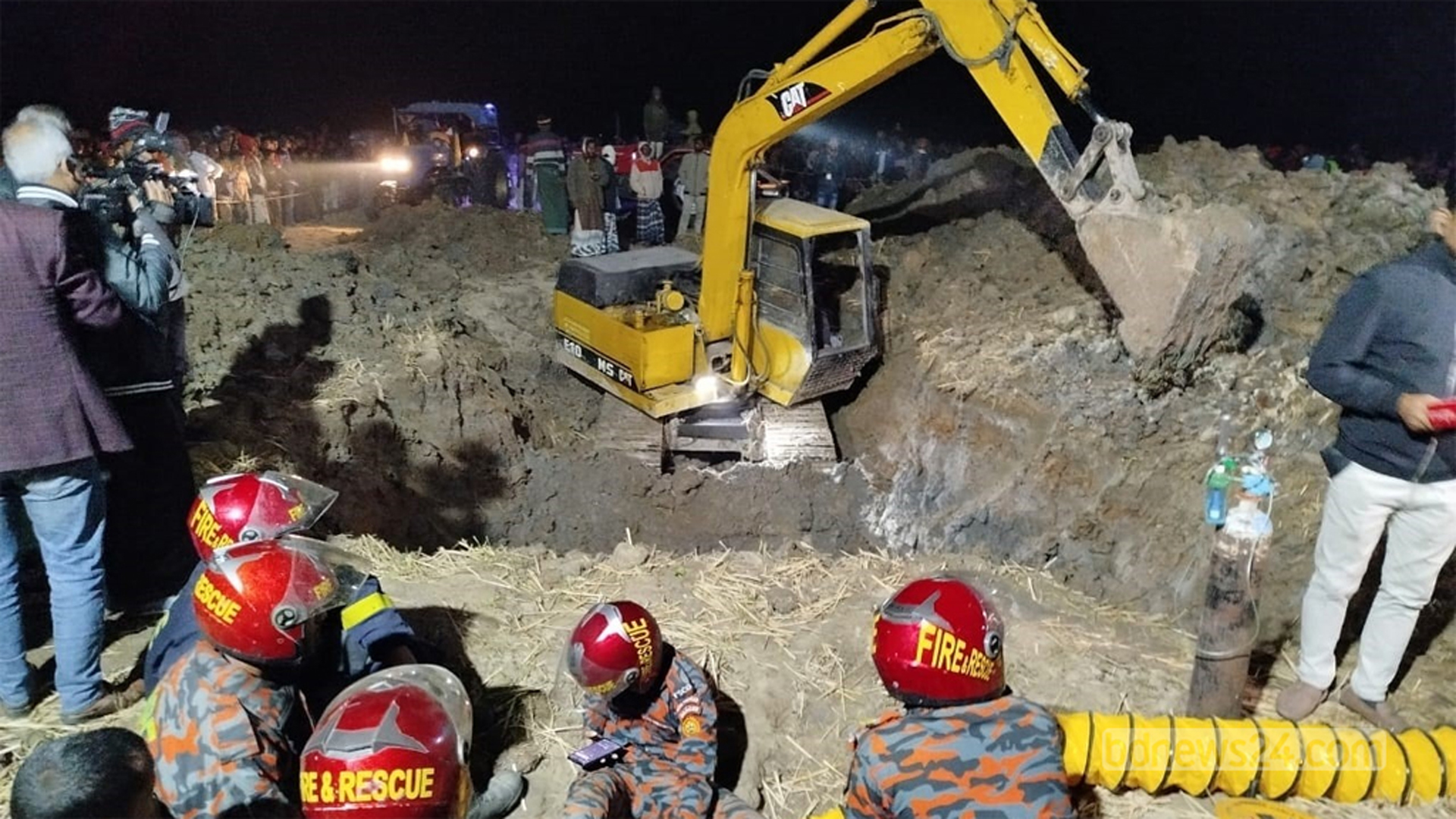 গভীর গর্ত থেকে যেভাবে উদ্ধার হয় সাজিদ