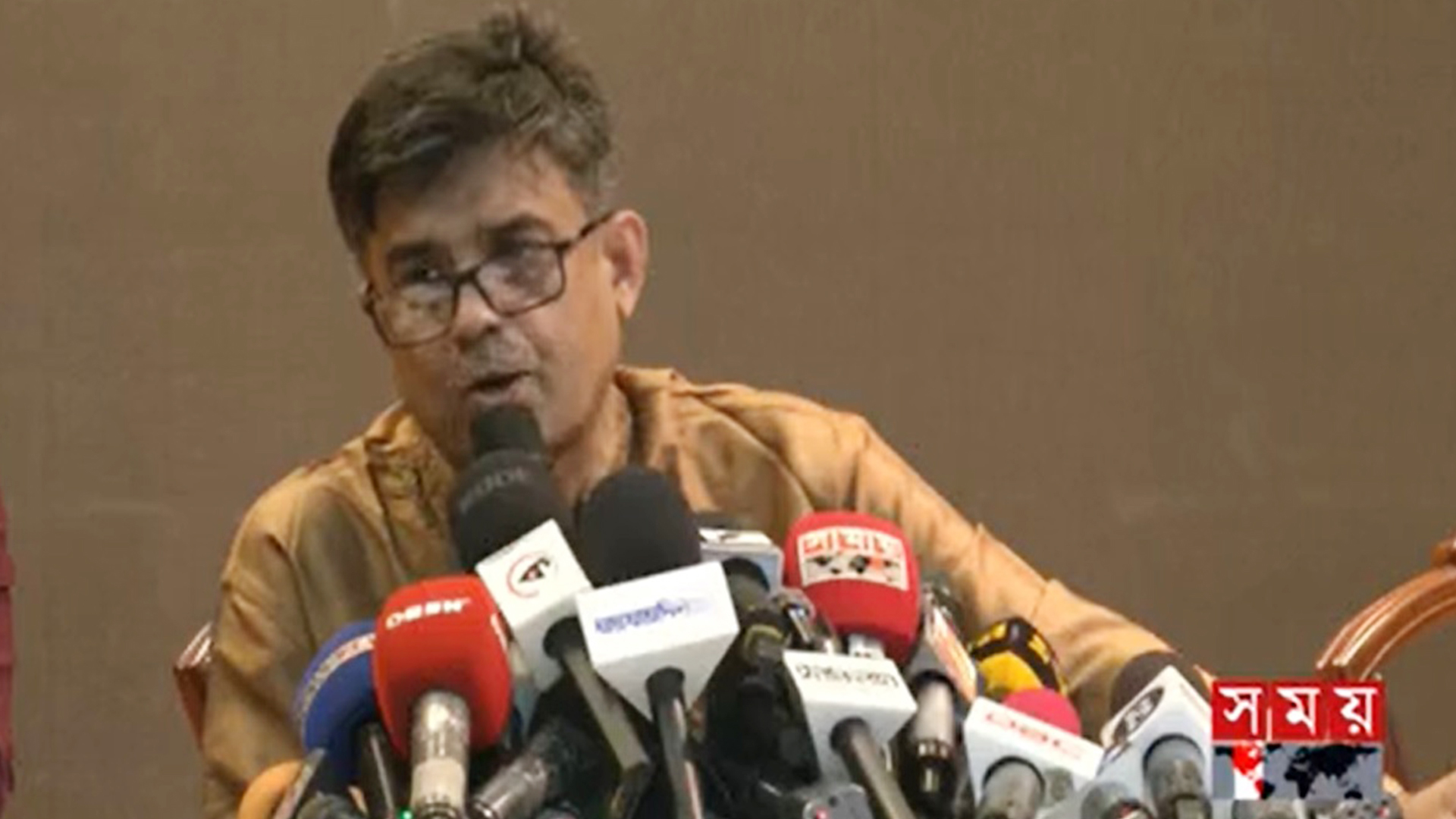 সরকারকে ‘এনজিও-গ্রাম’ বলে ব্যঙ্গ, একগুচ্ছ অর্জন তুলে ধরে জবাব দিলেন প্রেস সচিব