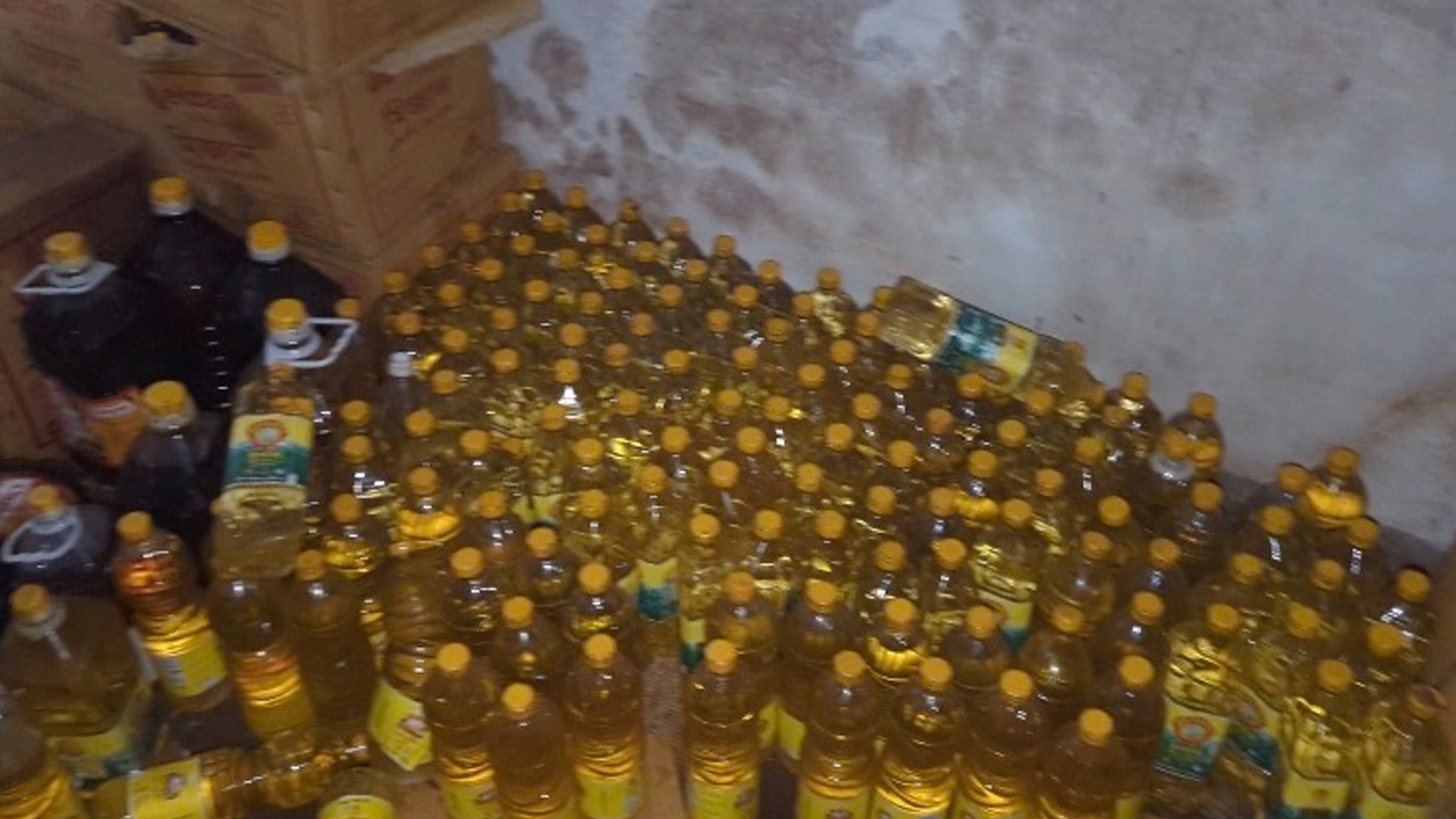 চট্টগ্রামে ৩০ হাজার লিটার ভোজ্যতেল জব্দ