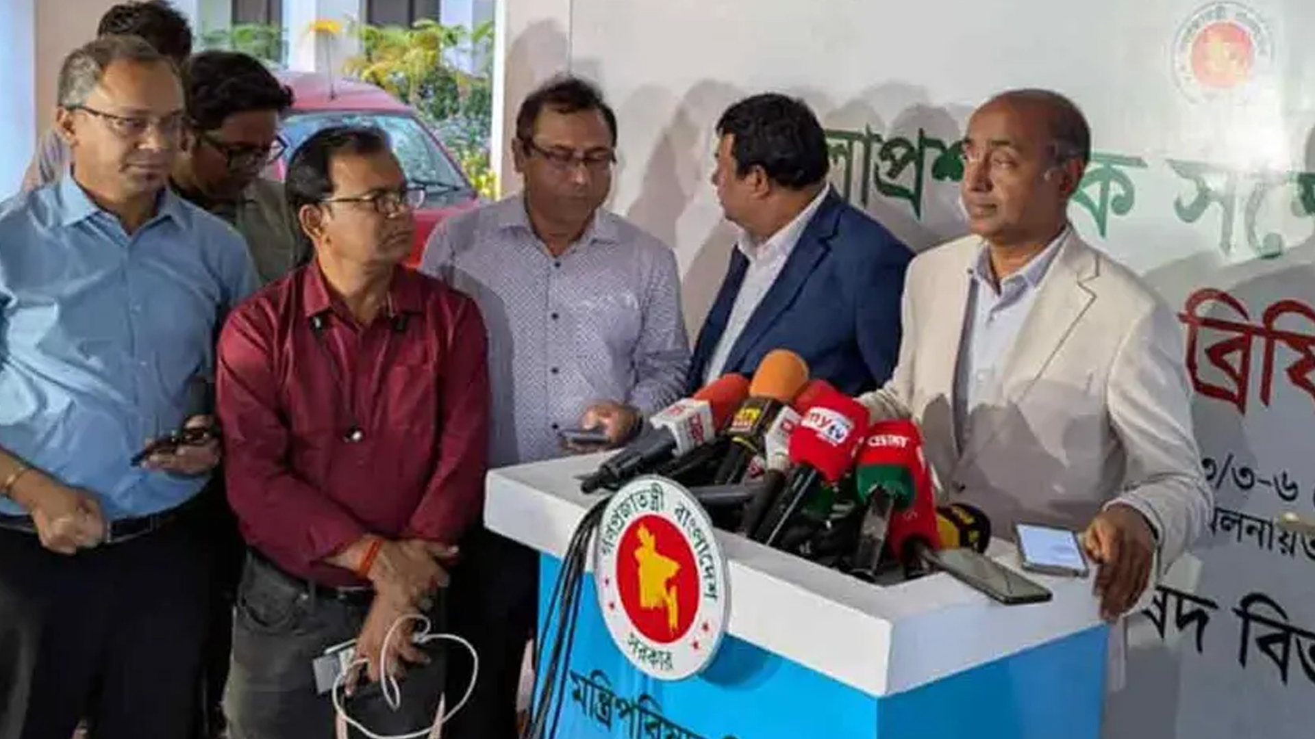 সংশ্লিষ্ট মন্ত্রণালয়ের অধীন দফতর বা বিভাগে সুনির্দিষ্ট অভিযোগ পেলেই ব্যবস্থা: আইনমন্ত্রী