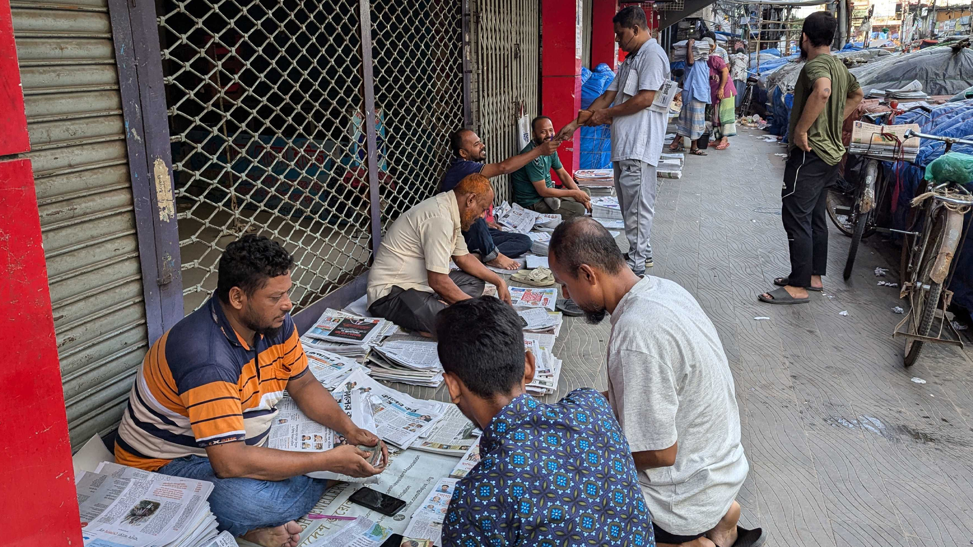 ‘ধানপচা গন্ধে ভারী হাওরের বাতাস’, ‘ভালো নেই শ্রমিকরা’