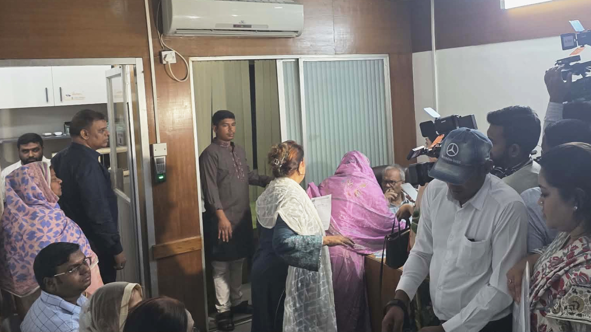 সংরক্ষিত আসনে বিএনপির মনোনয়ন ফরম বিক্রি শুরু