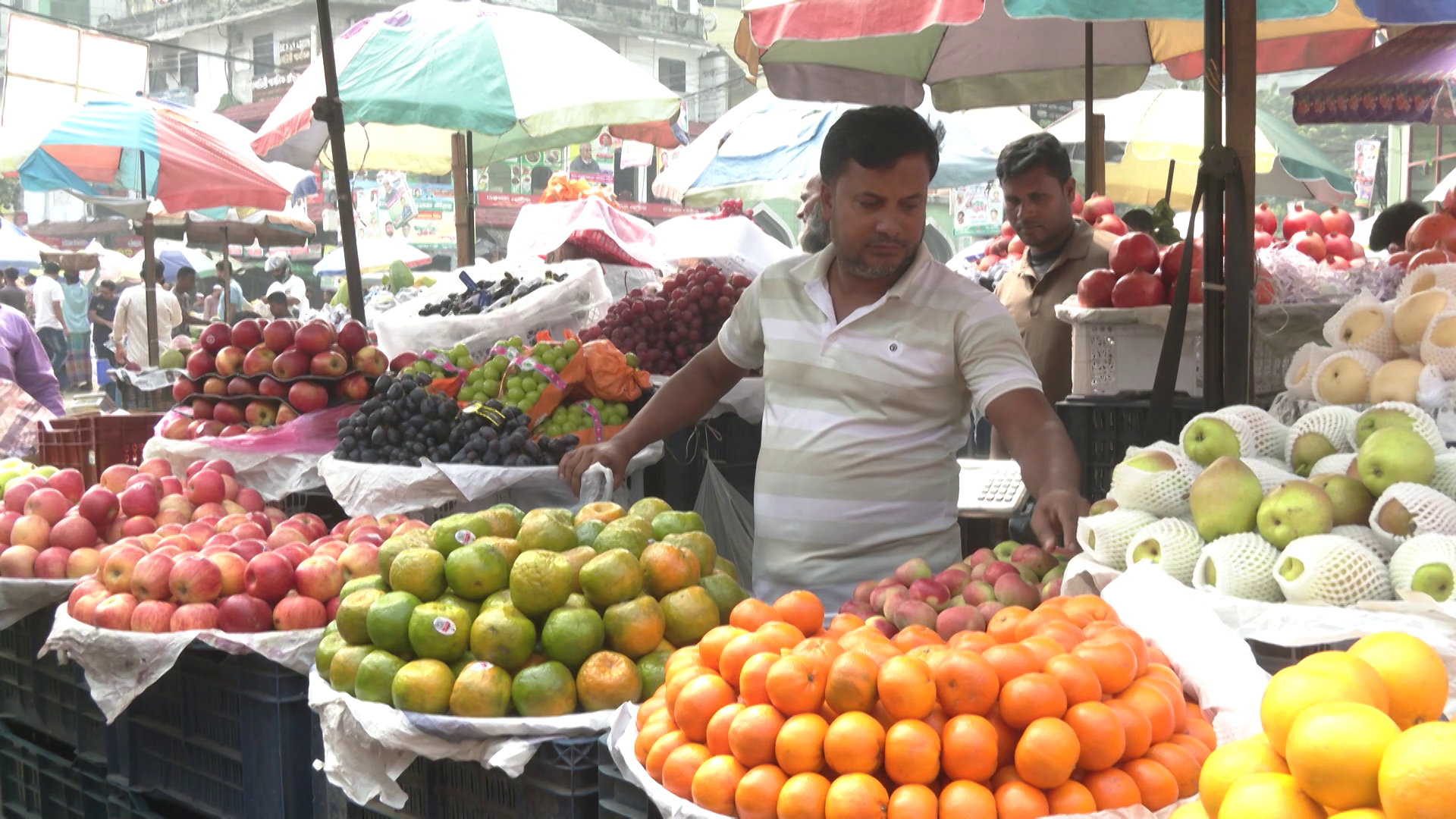 ফলের বাজারে অস্থিরতা, রমজানে দাম আরও বাড়বে?