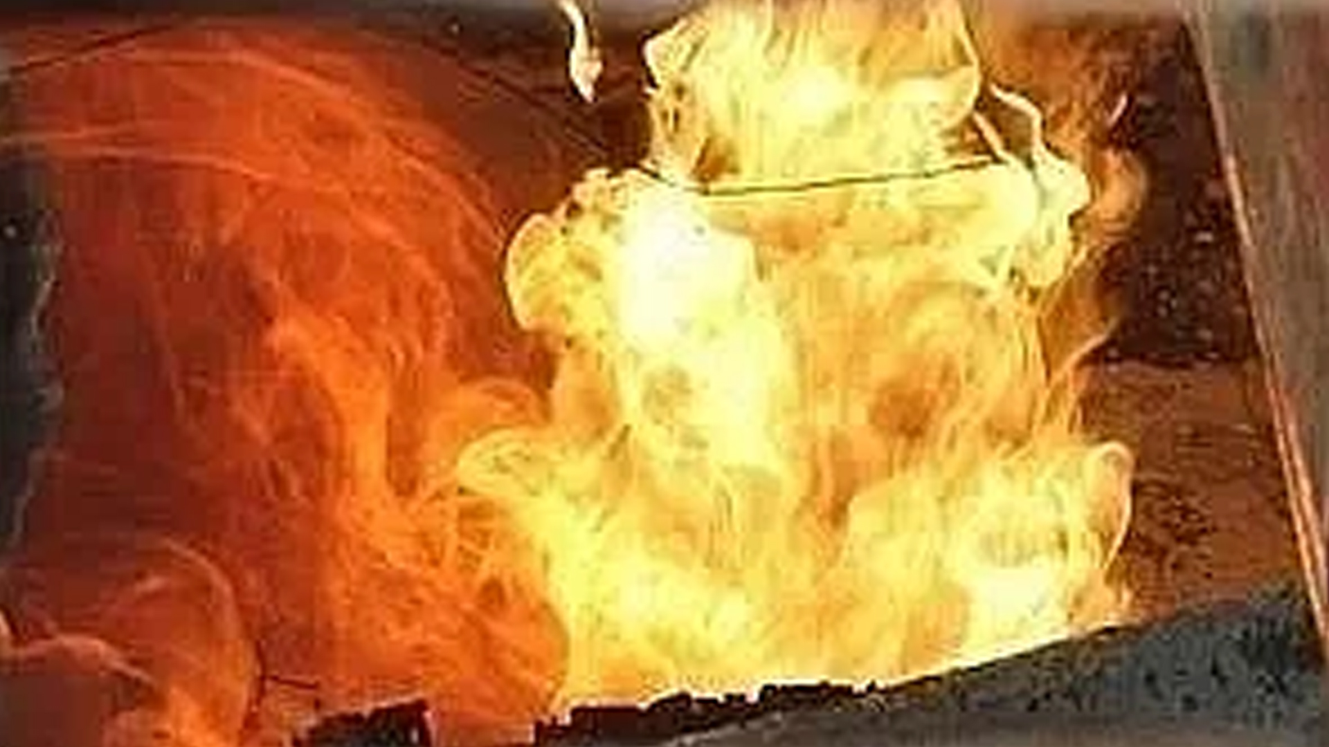 বংশালে জুতার কারখানায় আগুন, দগ্ধ ৪