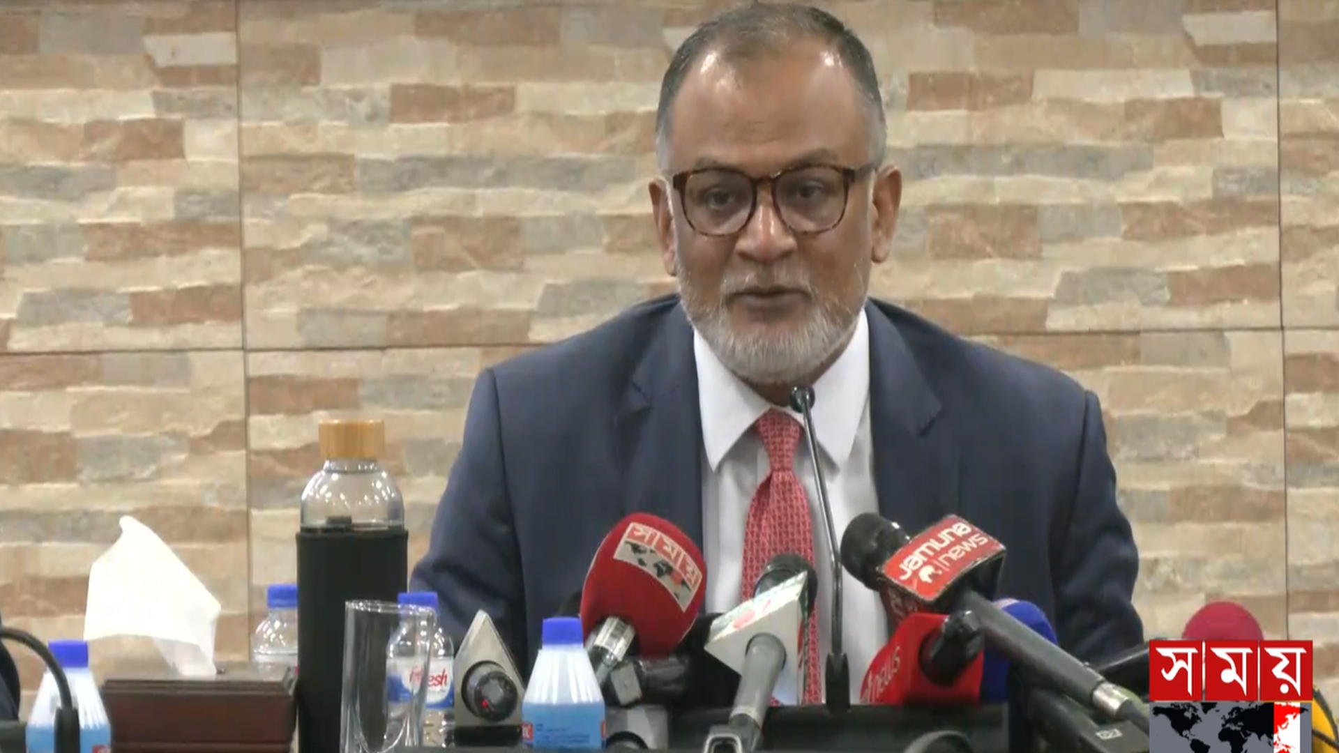 পদ্মা সেতুসহ ৩টি বড় অযাচিত প্রকল্পের প্রভাবে বেড়েছে নিত্যপণ্যের দাম: বাণিজ্য উপদেষ্টা