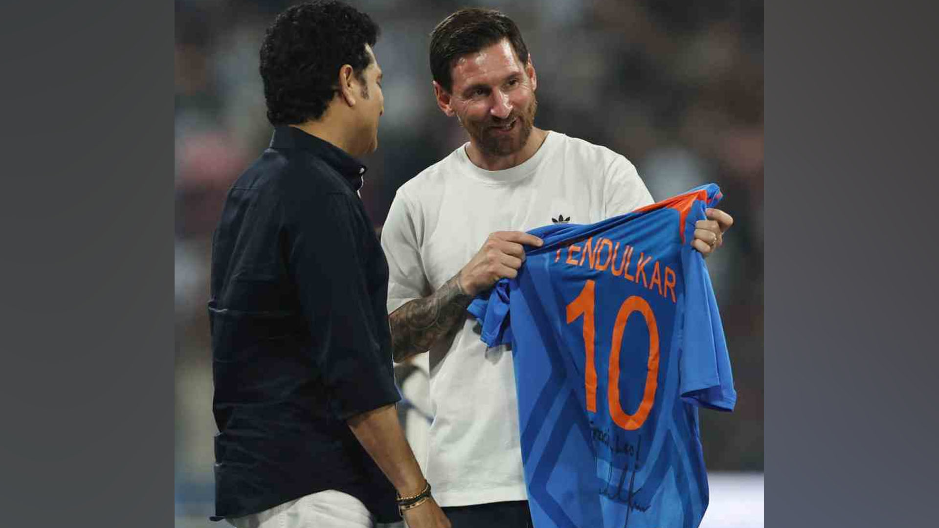 মুম্বাইয়ে 'ক্রিকেট ঈশ্বরের' সঙ্গে 'ফুটবল জাদুকরের' দেখা