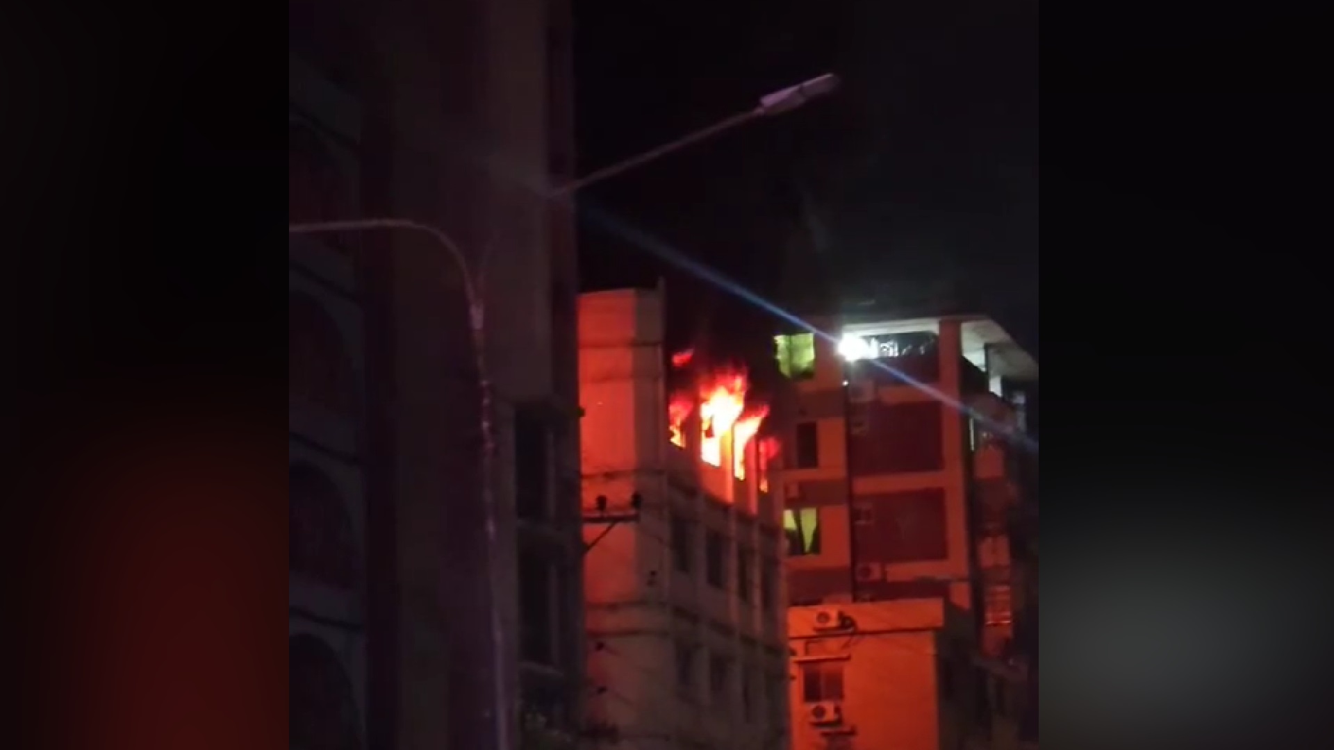 মিরপুরে কমিউনিটি সেন্টারে ভয়াবহ আগুন