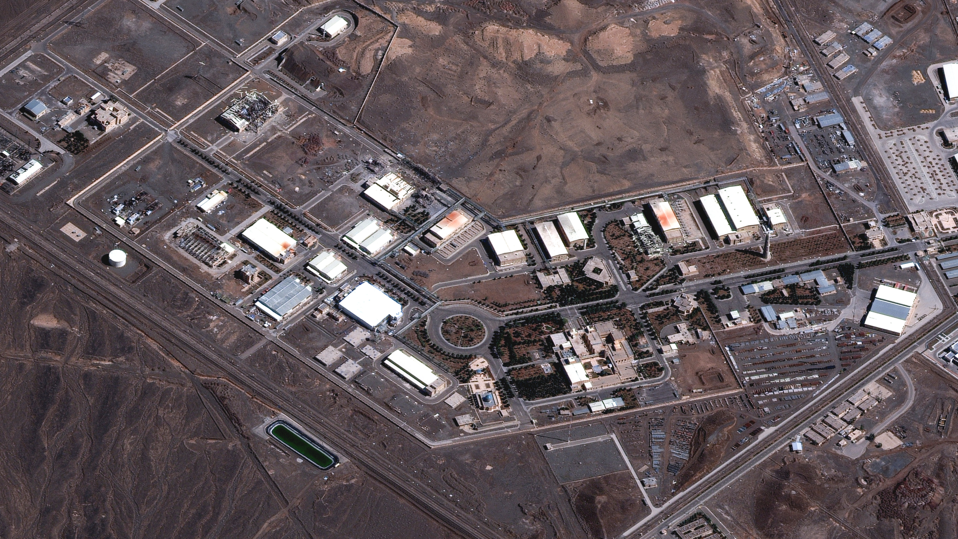 চাইলেই কি ইরানের সমৃদ্ধ ইউরেনিয়াম দখলে নিতে পারবে যুক্তরাষ্ট্র?