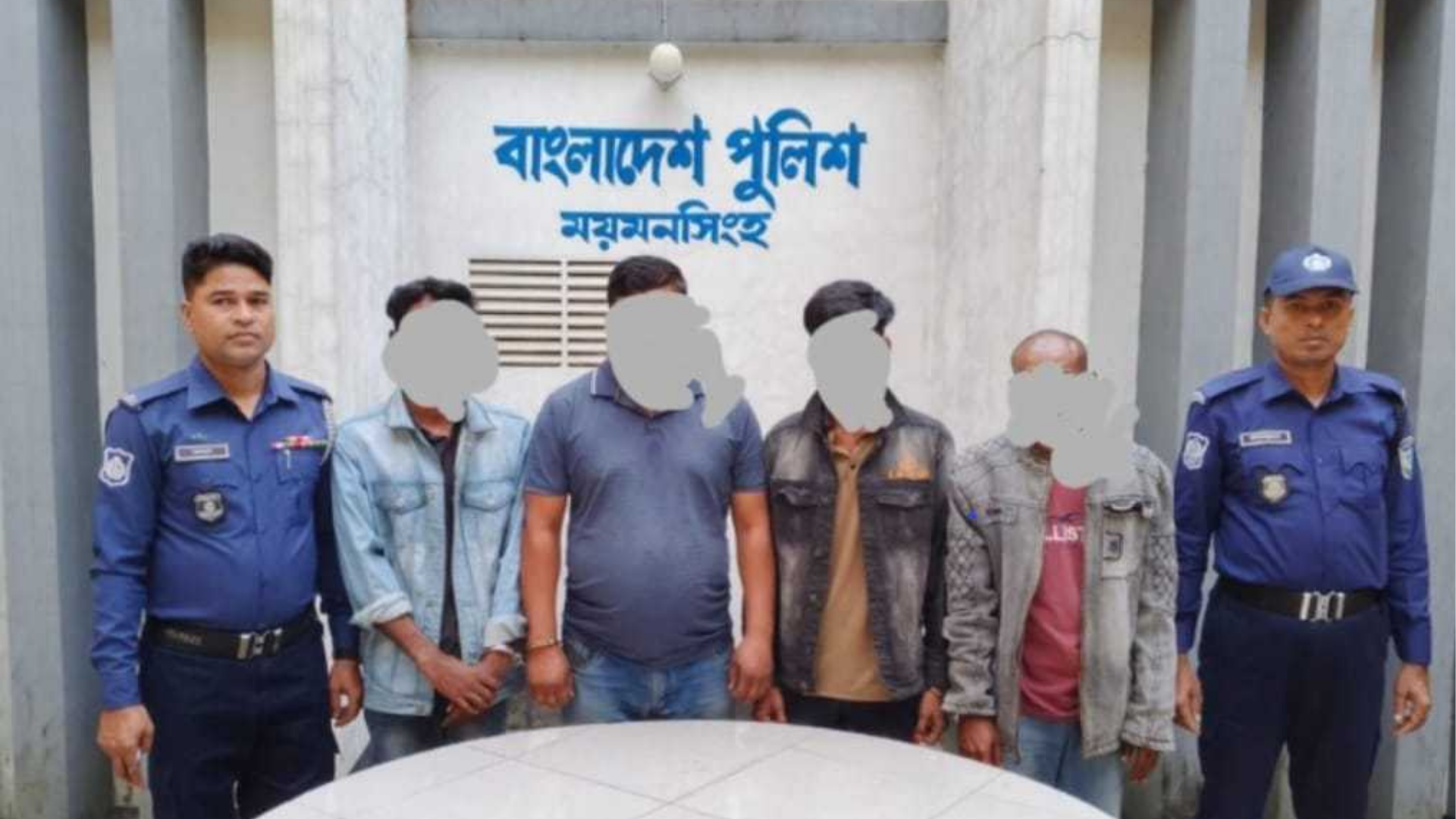 ডাকসু নেত্রী রাফিয়ার বাসায় ককটেল হামলায় গ্রেফতার ৪