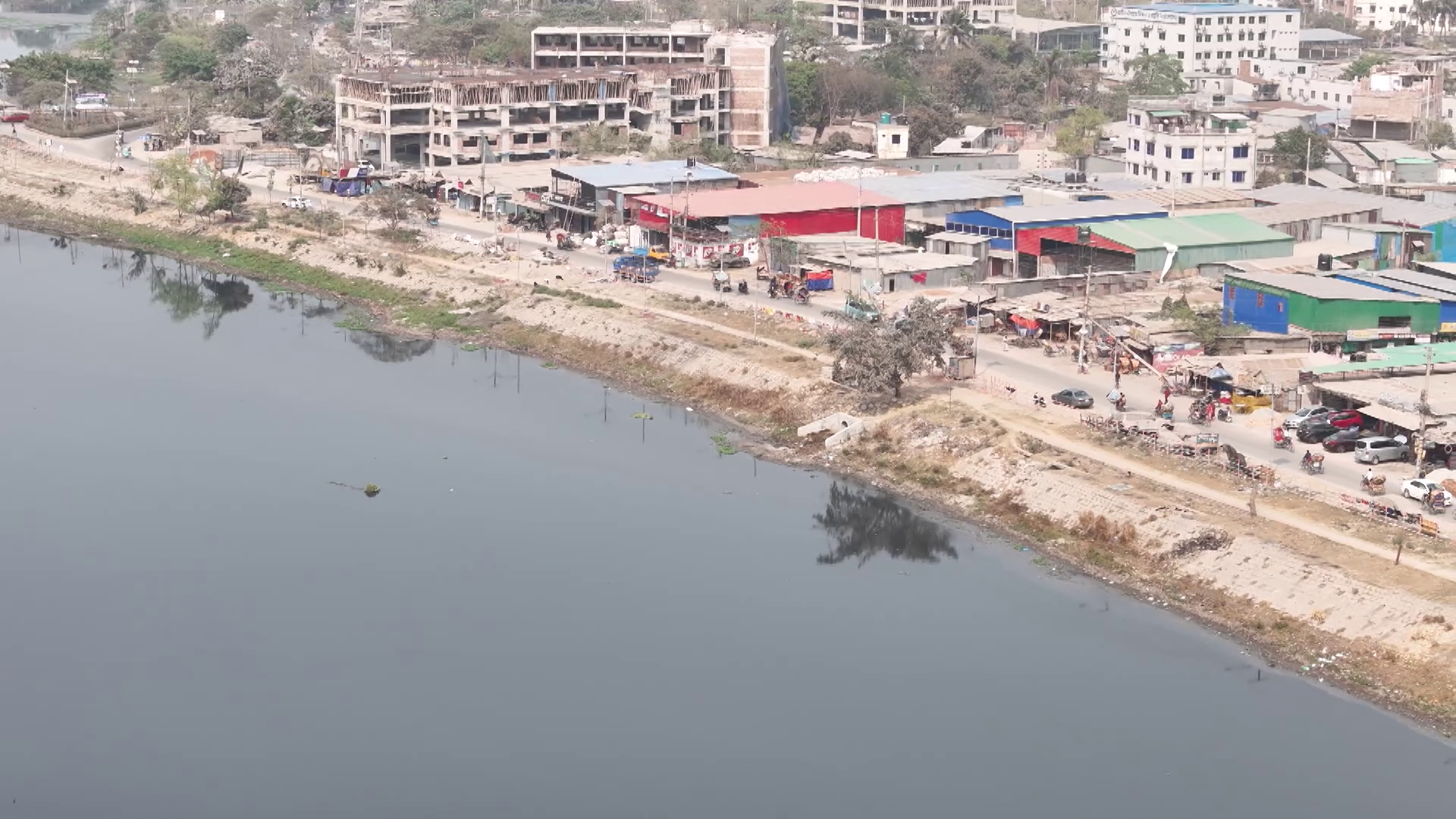 দিয়াবাড়ি লেক পরিষ্কার হলেও গলার কাঁটা দুই পাশের অবৈধ স্থাপনা