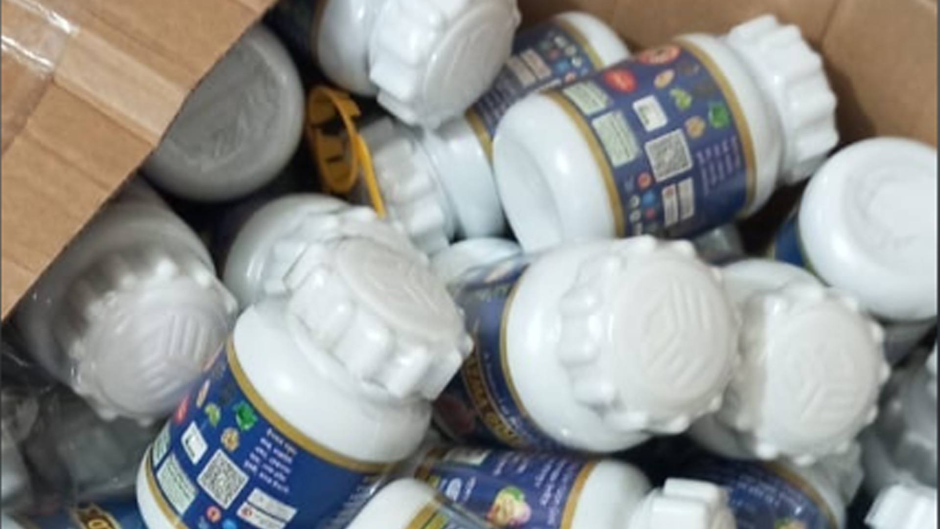 র‌্যাবের অভিযানে বিপুল পরিমাণ নকল ওষুধ জব্দ, ৪ লাখ টাকা জরিমানা