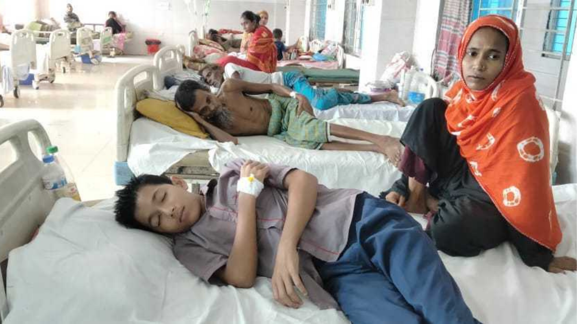 শ্রেণিকক্ষে কীটনাশকের গন্ধে ২০ শিক্ষার্থী অসুস্থ, হাসপাতালে ভর্তি ৮