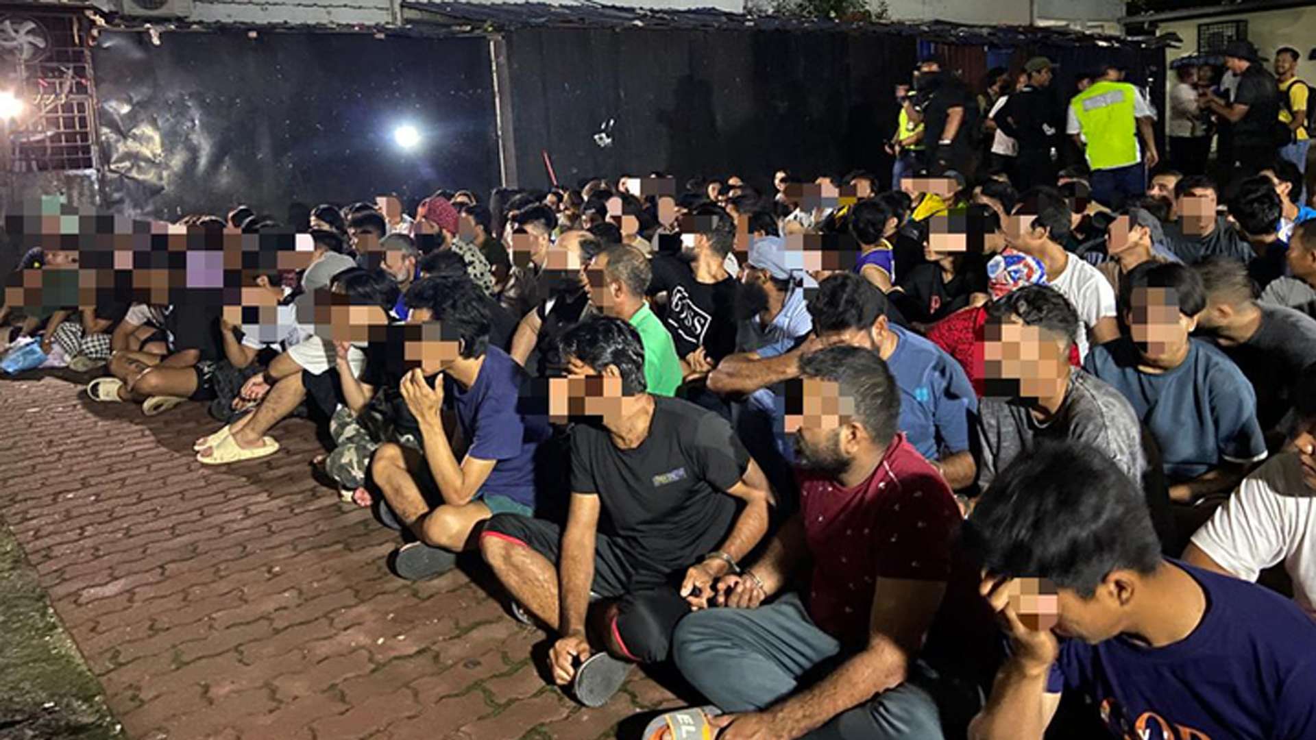 মালয়েশিয়ায় অভিবাসন বিভাগের অভিযানে ৫ বাংলাদেশিসহ আটক ১২৫