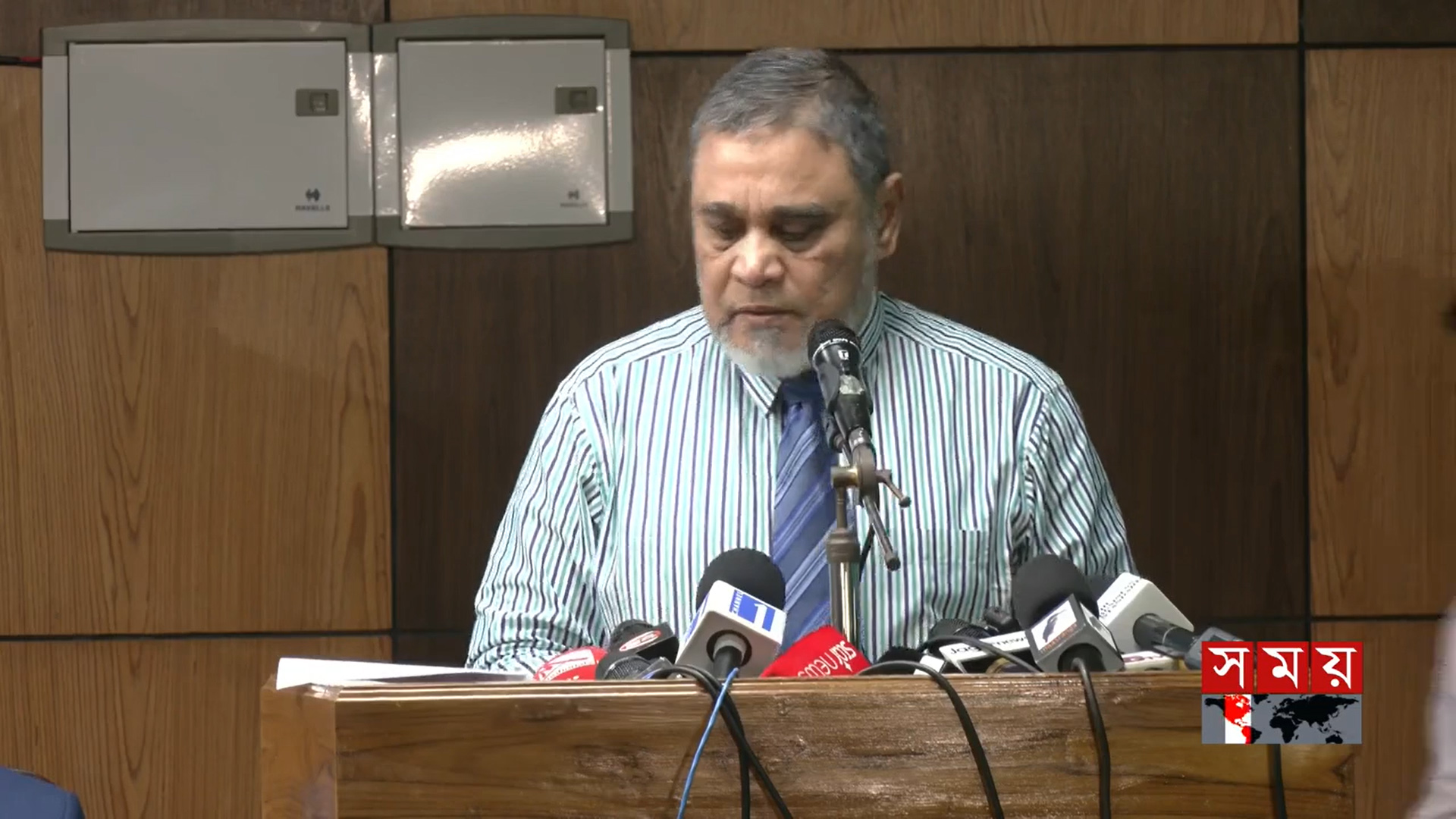 পেশাদারিত্ব ও নিরপেক্ষতার সঙ্গে নির্বাচনে দায়িত্ব পালনের আহ্বান সিইসির