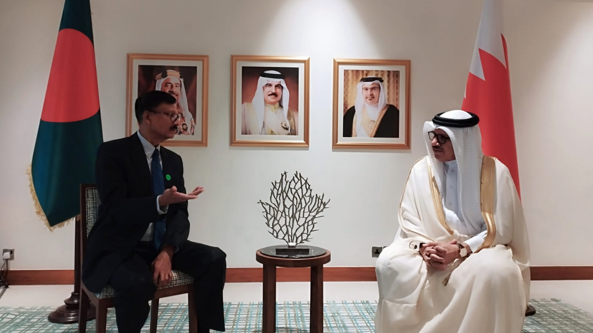 বাহরাইনে একাধিক দ্বিপাক্ষিক বৈঠক করলেন পররাষ্ট্র উপদেষ্টা