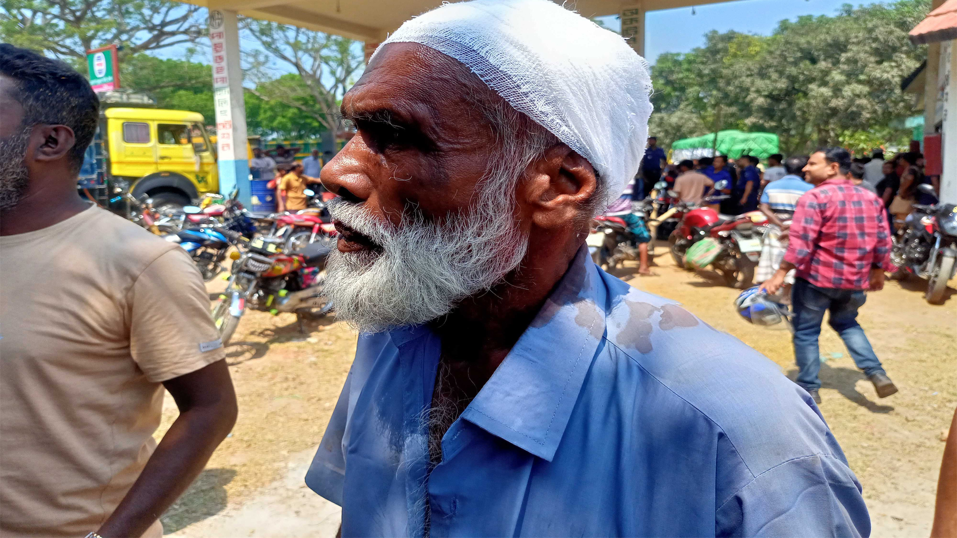 তেল নিতে আসা বৃদ্ধ কৃষকের মাথা ফাটাল পাম্প কর্মচারী